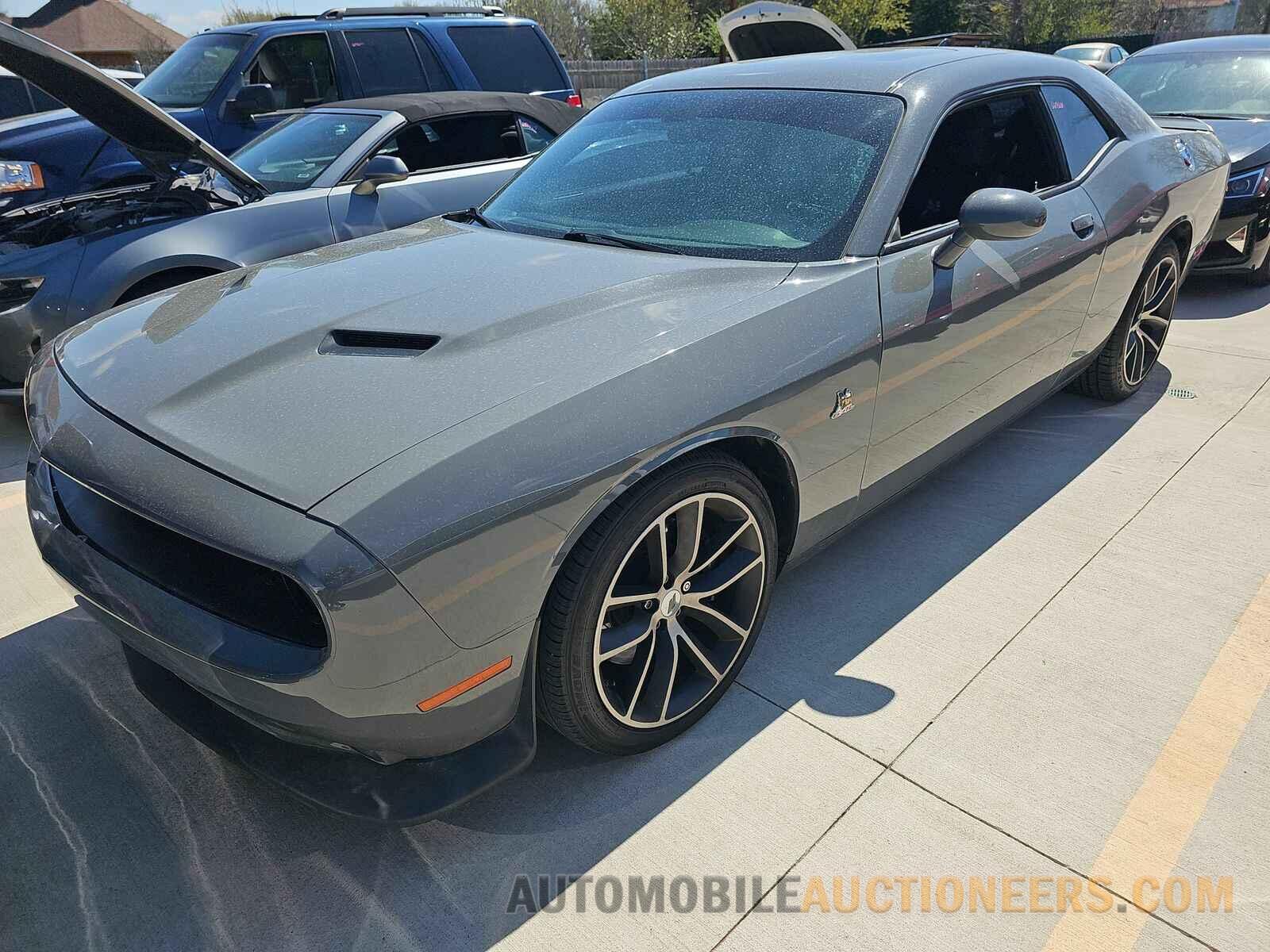 2C3CDZFJ4JH332580 Dodge Challenger 2018