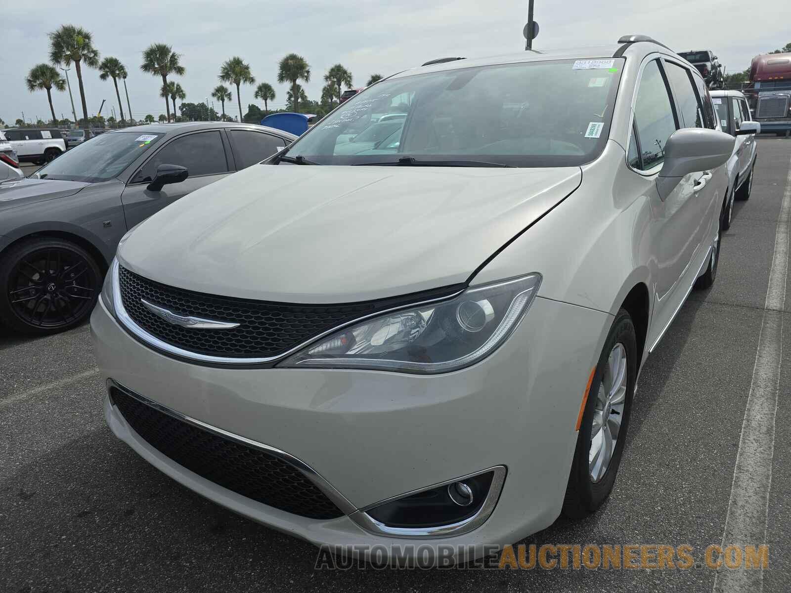 2C4RC1BG0HR688355 Chrysler Pacifica 2017