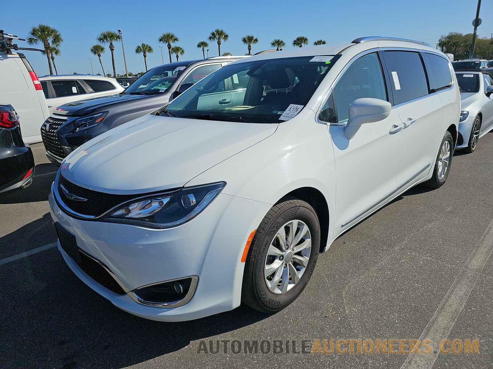 2C4RC1BG0JR124078 Chrysler Pacifica 2018