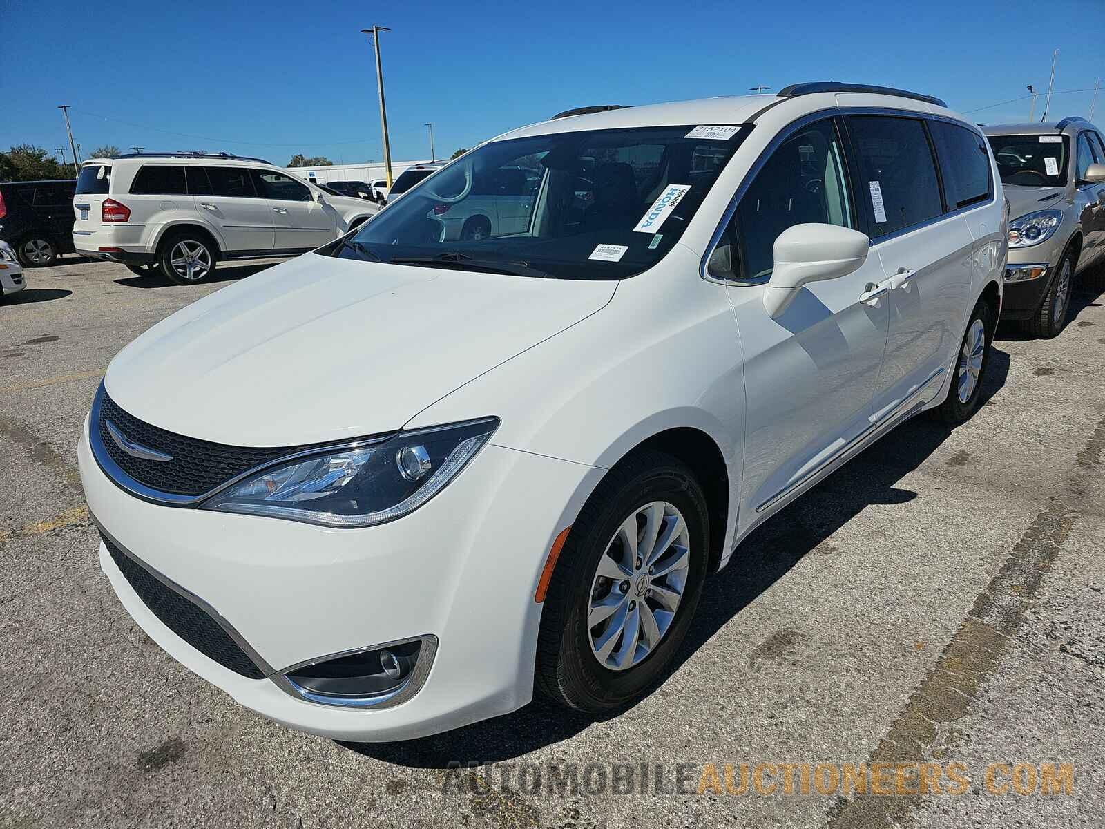 2C4RC1BG3JR120932 Chrysler Pacifica 2018