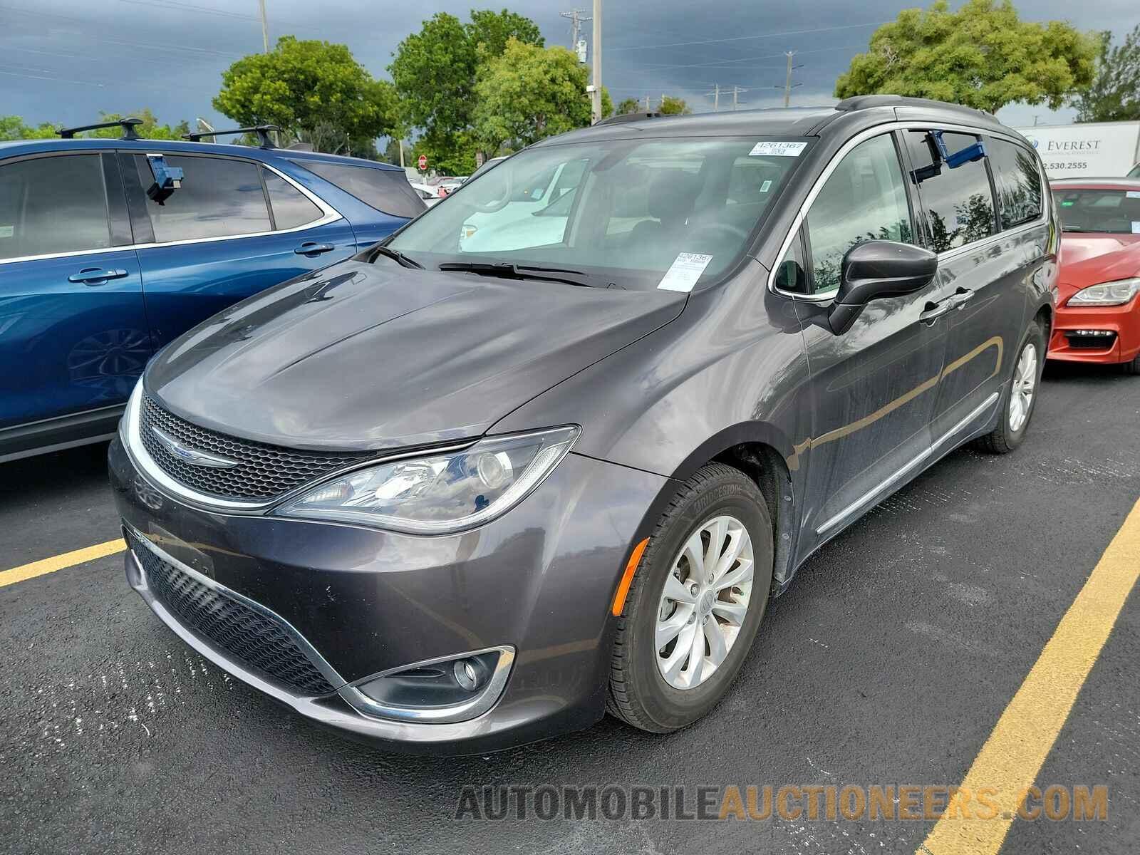 2C4RC1BG4HR535235 Chrysler Pacifica 2017