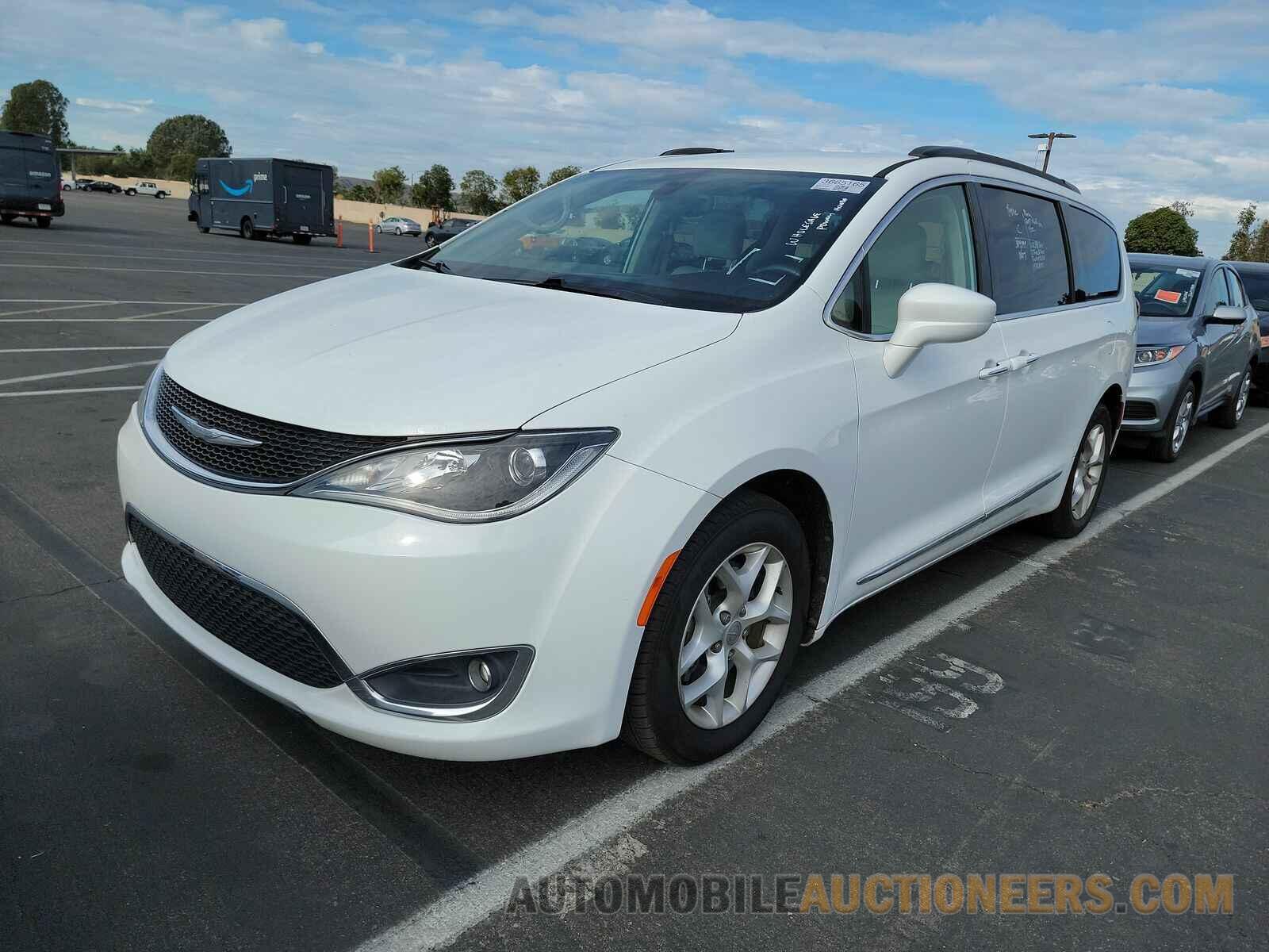 2C4RC1BG4HR739582 Chrysler Pacifica 2017