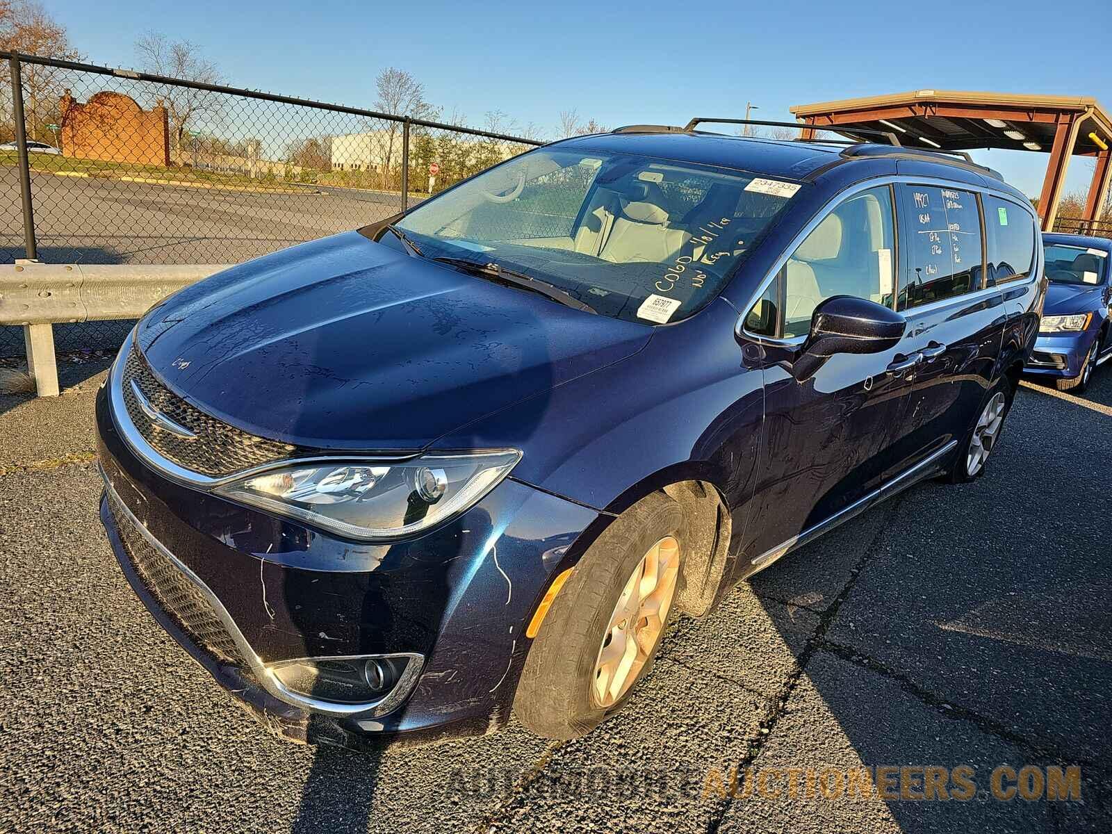 2C4RC1BG5HR821417 Chrysler Pacifica 2017