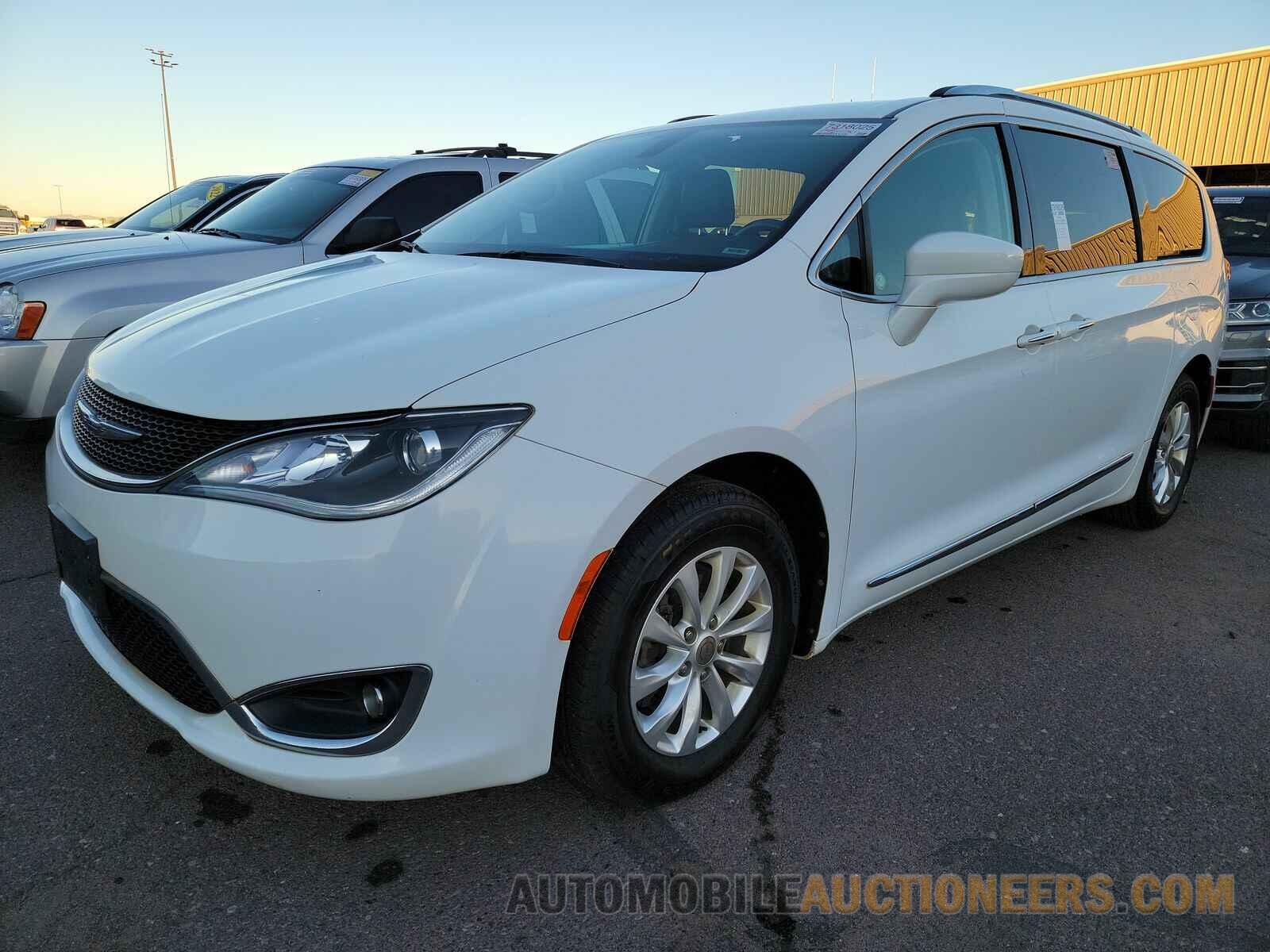 2C4RC1BG8JR163341 Chrysler Pacifica 2018