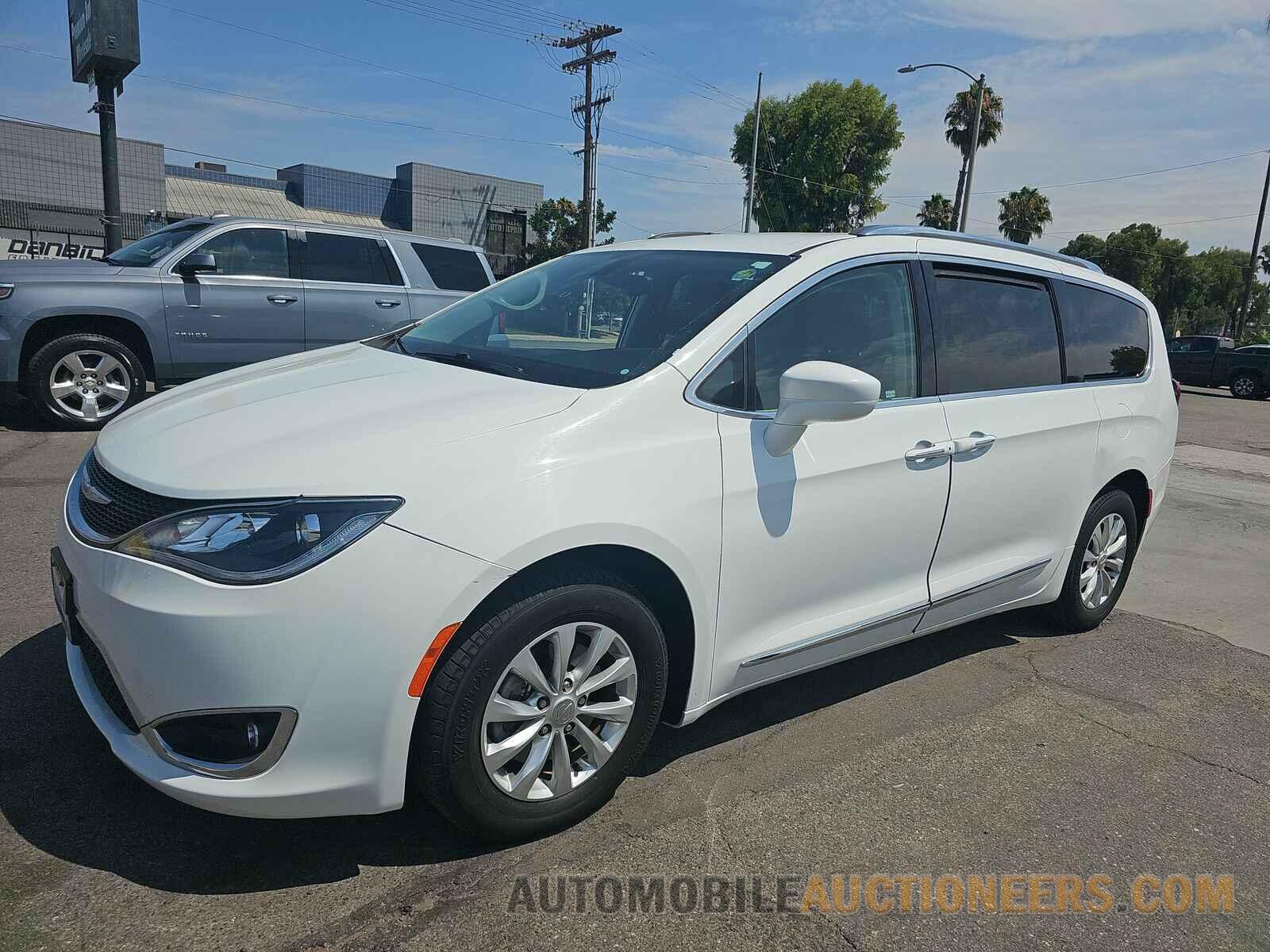 2C4RC1BG8JR171441 Chrysler Pacifica 2018