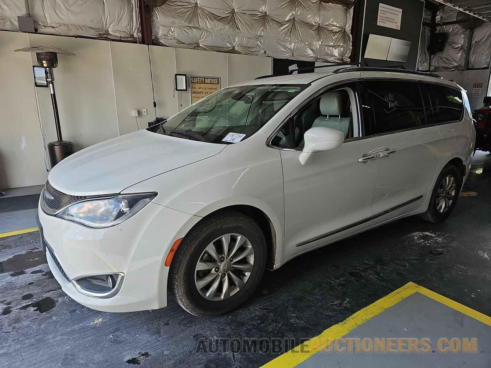 2C4RC1BG8JR217477 Chrysler Pacifica 2018