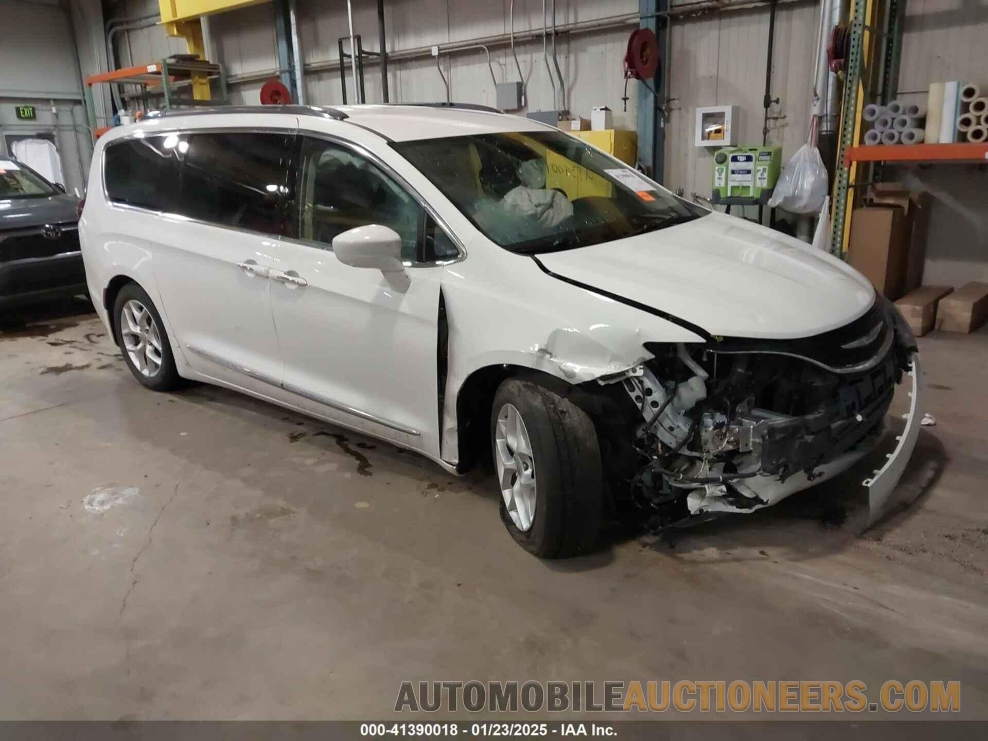 2C4RC1EG5JR111001 CHRYSLER PACIFICA 2018