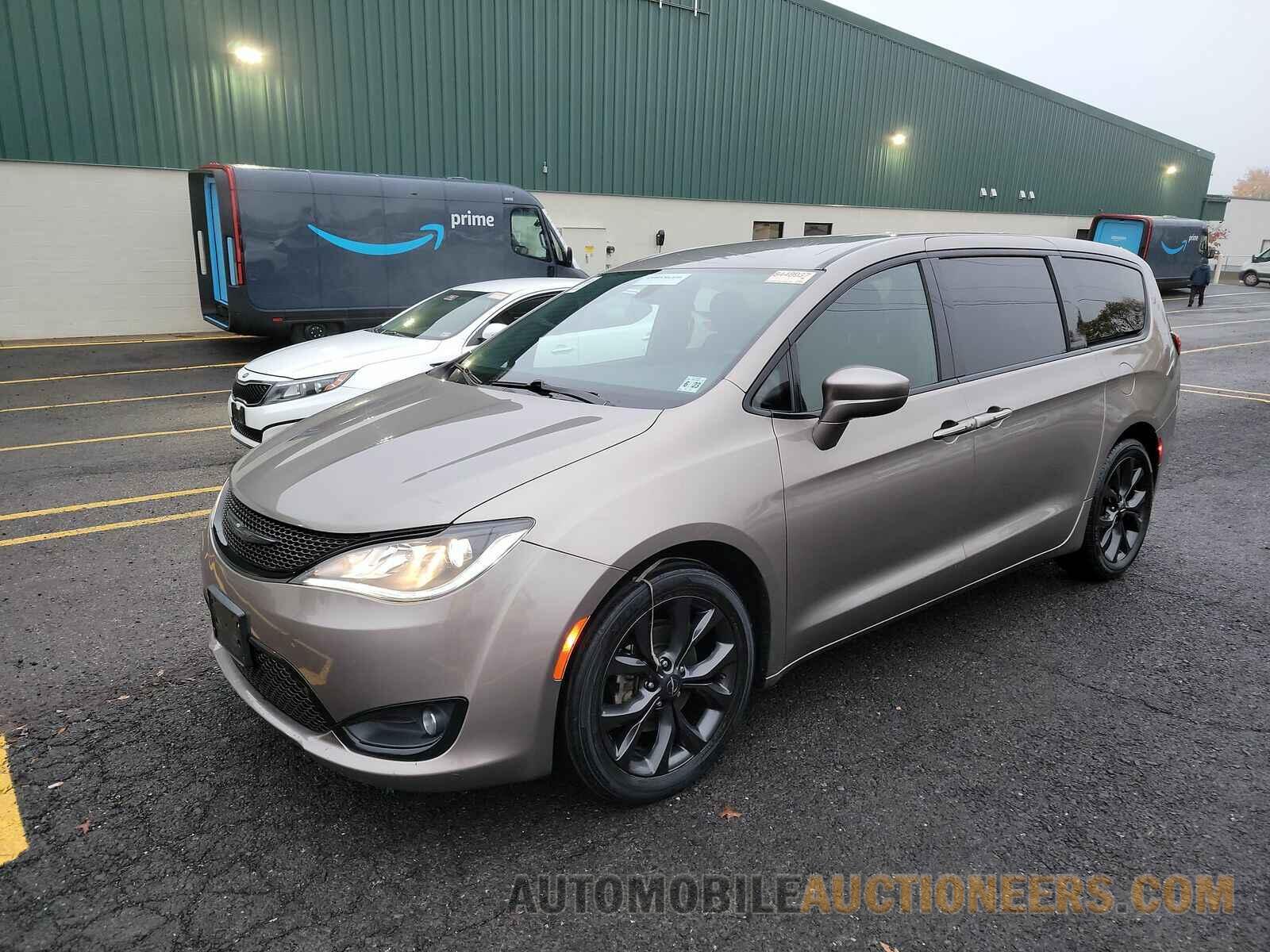 2C4RC1FG1JR260469 Chrysler Pacifica 2018