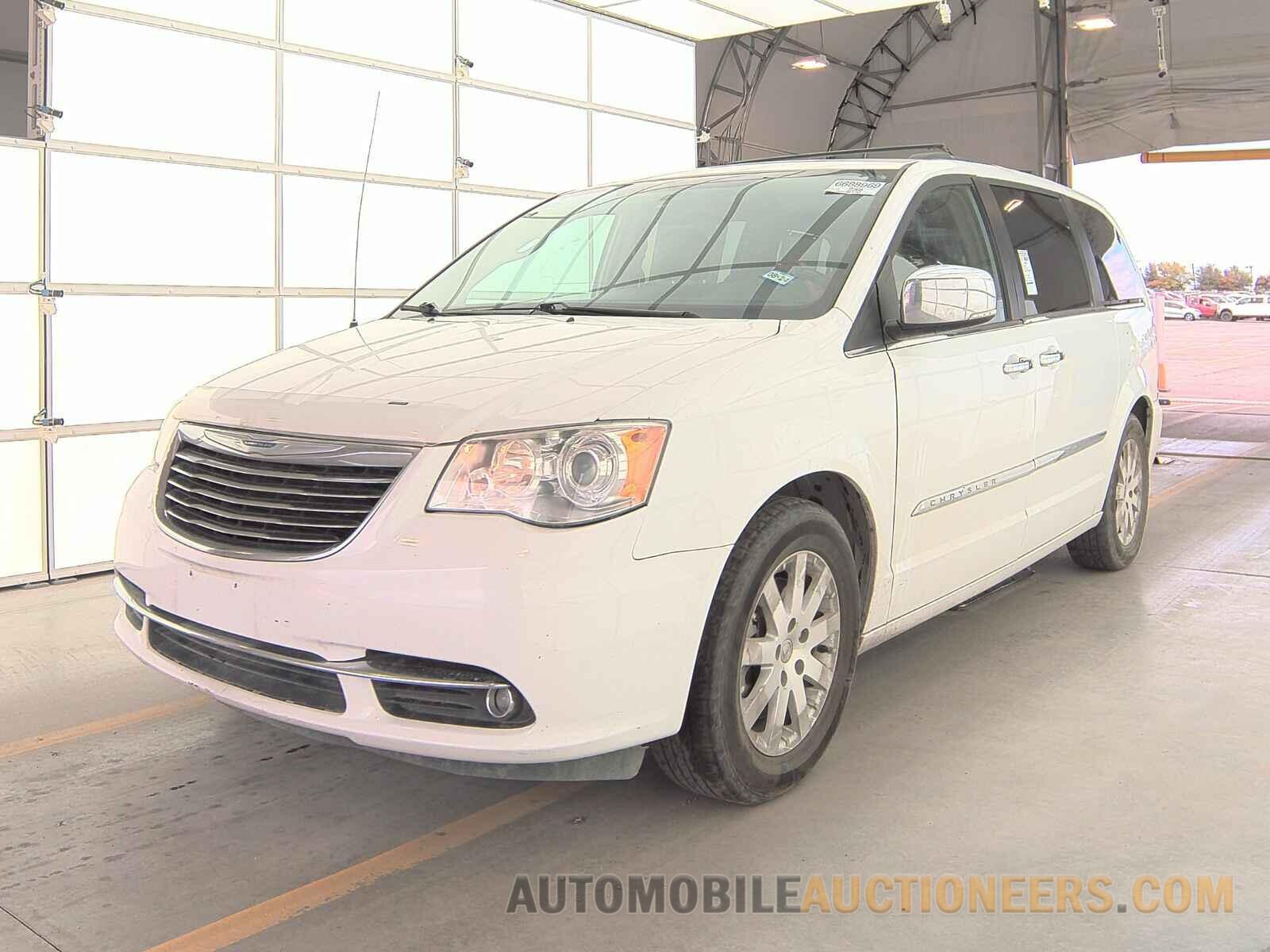 2C4RC1GG8FR742801 Chrysler Town &amp; Country 2015