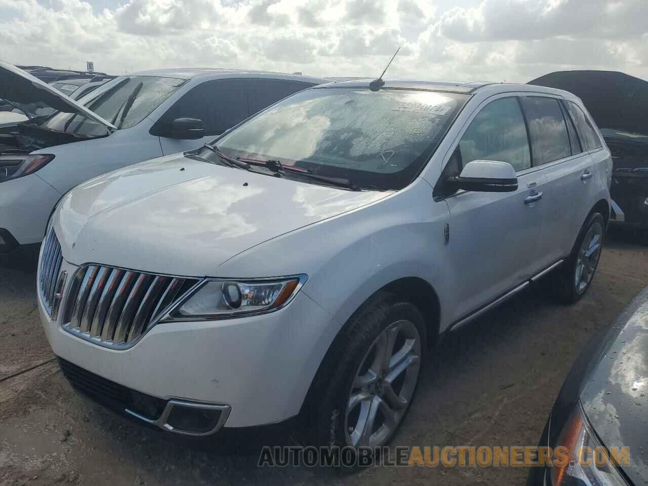 2LMDJ6JK3DBL26915 LINCOLN MKX 2013