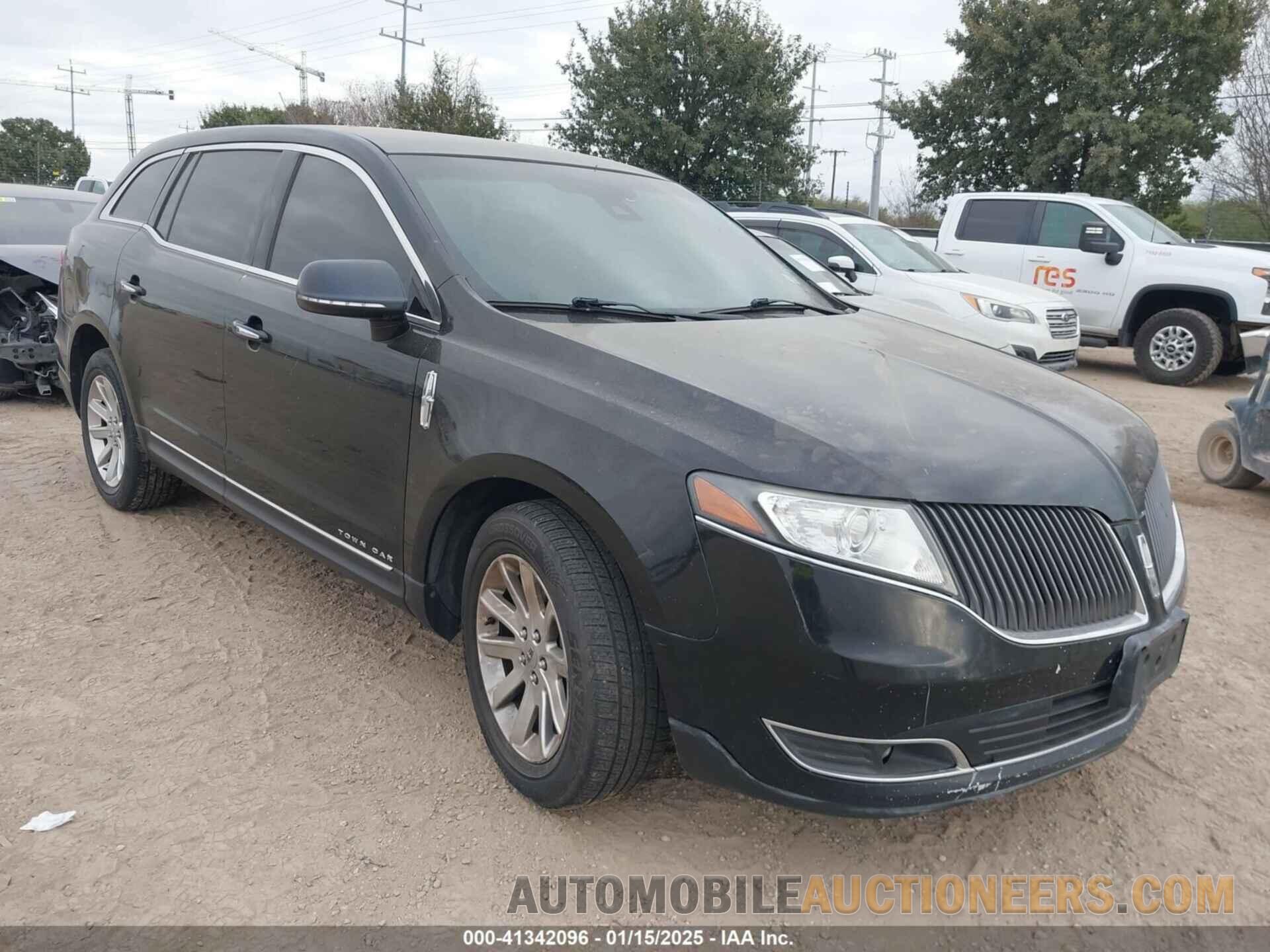 2LMHJ5NKXGBL00130 LINCOLN MKT 2016