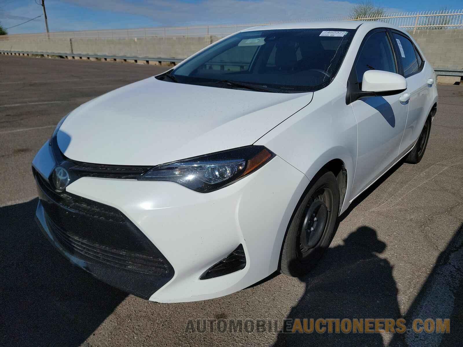 2T1BURHE8JC039203 Toyota Corolla LE 2018