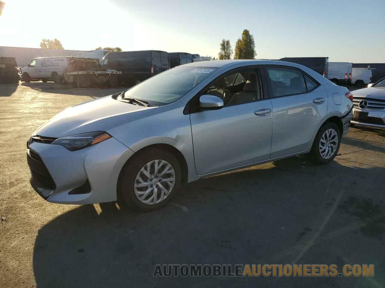 2T1BURHE8JC983938 TOYOTA COROLLA 2018