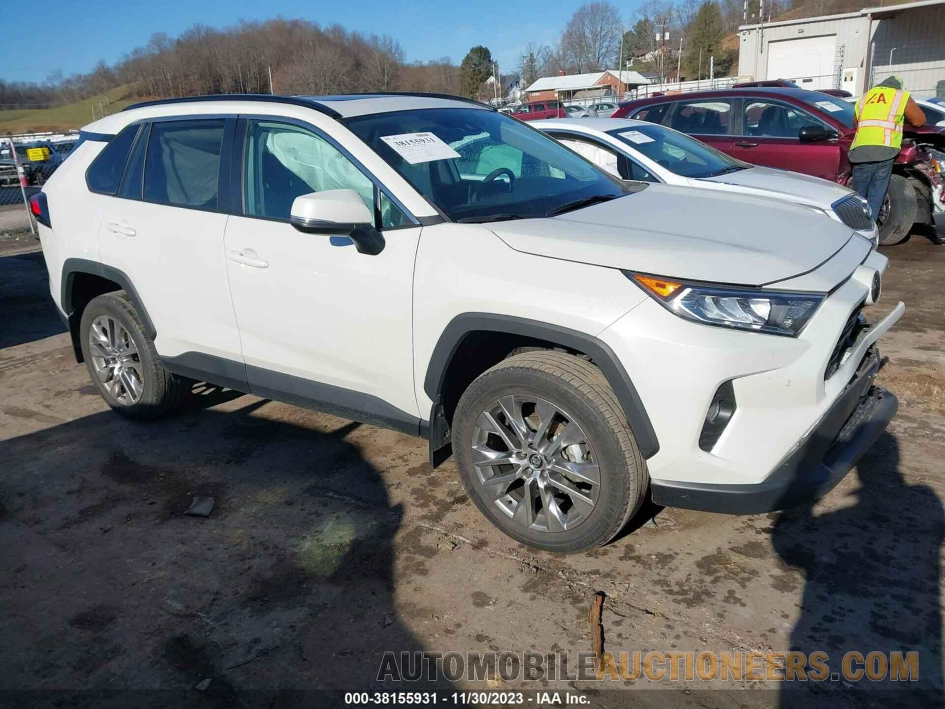 2T3A1RFV2MW142070 TOYOTA RAV4 2021