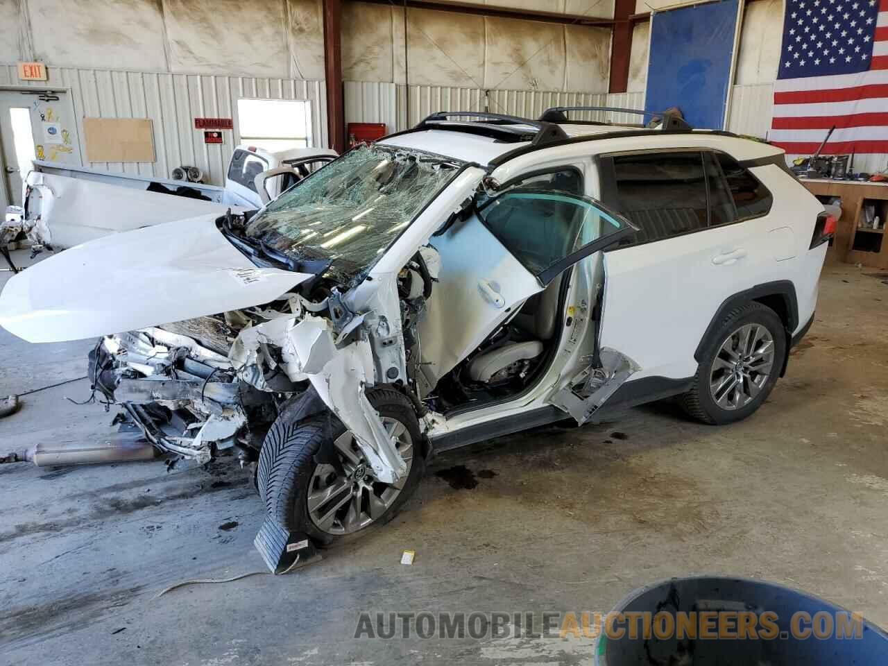 2T3A1RFV3LC133975 TOYOTA RAV4 2020