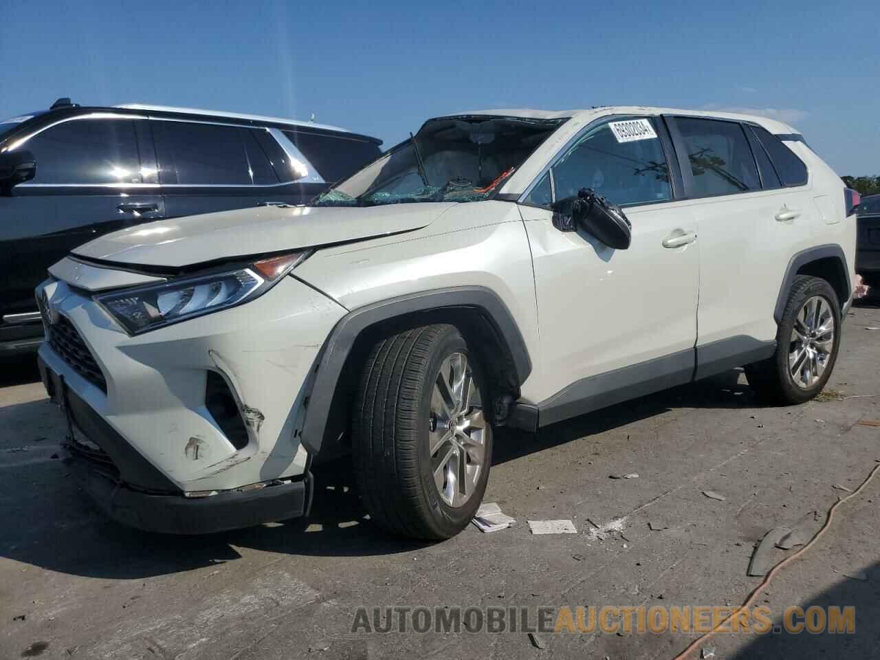 2T3C1RFV0MW159572 TOYOTA RAV4 2021