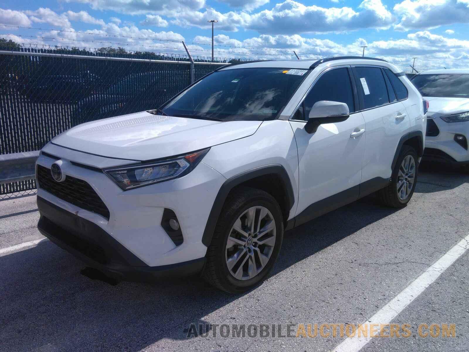 2T3C1RFV9KC013671 Toyota RAV4 2019