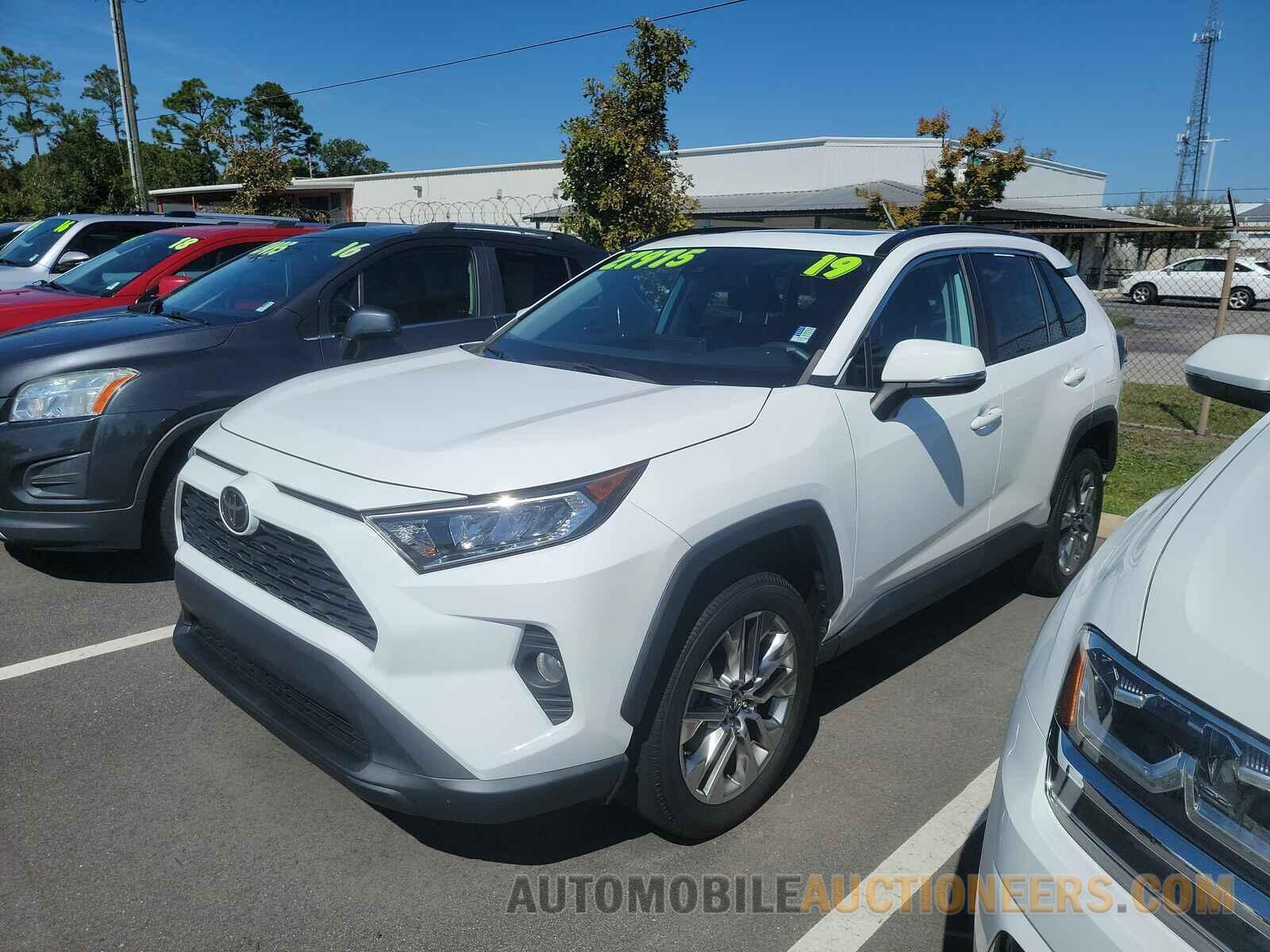 2T3C1RFVXKC015879 Toyota RAV4 2019