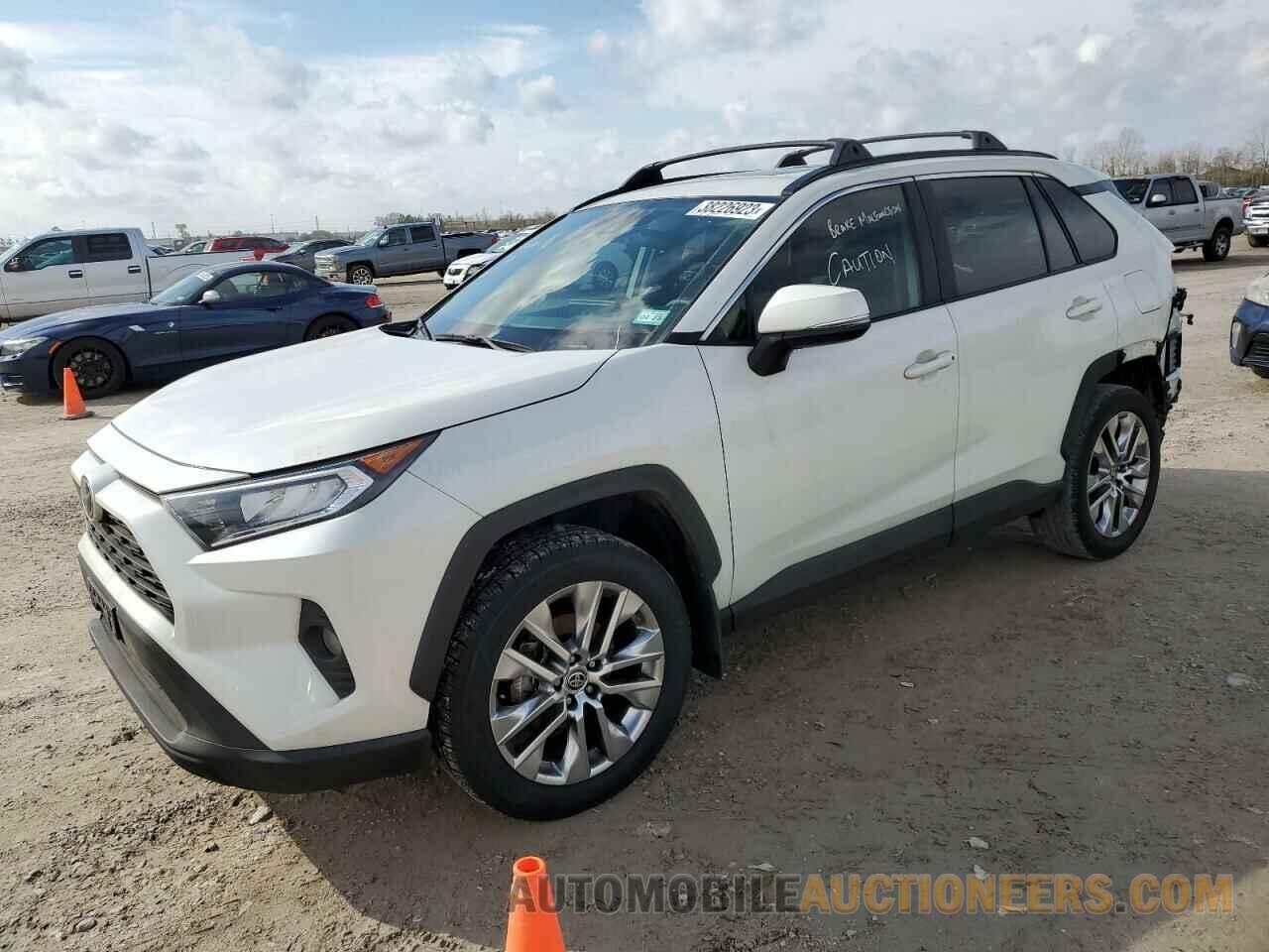 2T3C1RFVXMW142682 TOYOTA RAV4 2021