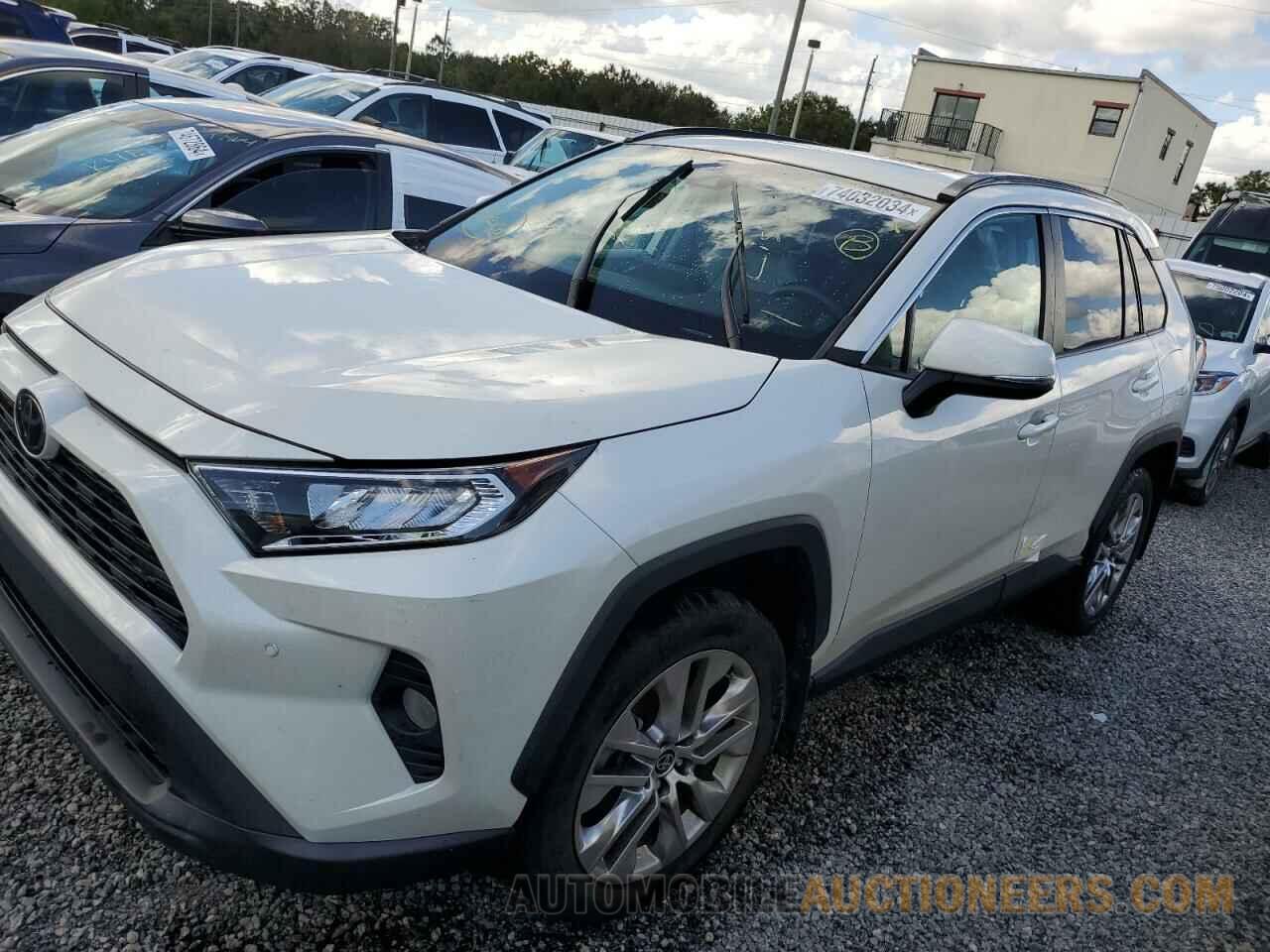 2T3C1RFVXMW184821 TOYOTA RAV4 2021