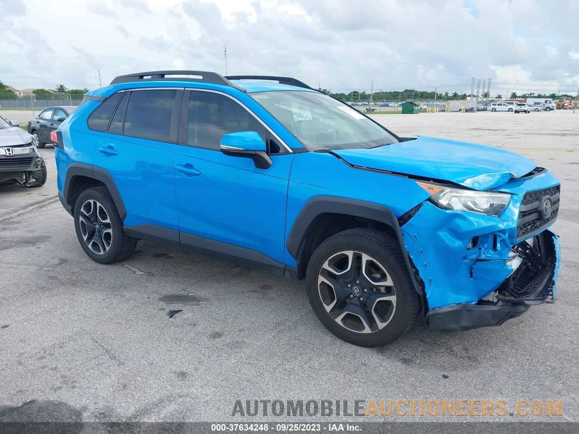 2T3J1RFV2KW044119 TOYOTA RAV4 2019