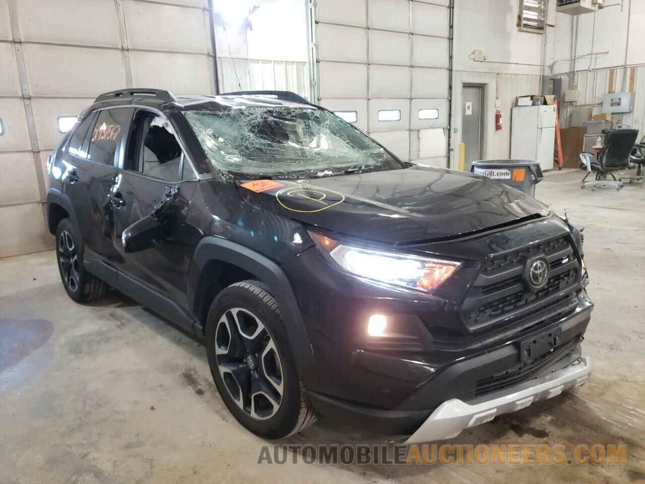 2T3J1RFV3KW016488 TOYOTA RAV4 2019