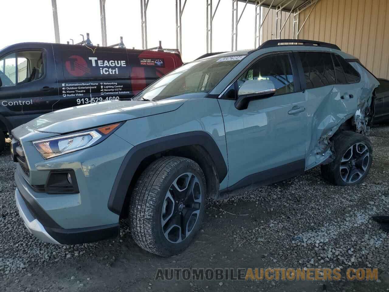 2T3J1RFV4KC024813 TOYOTA RAV4 2019