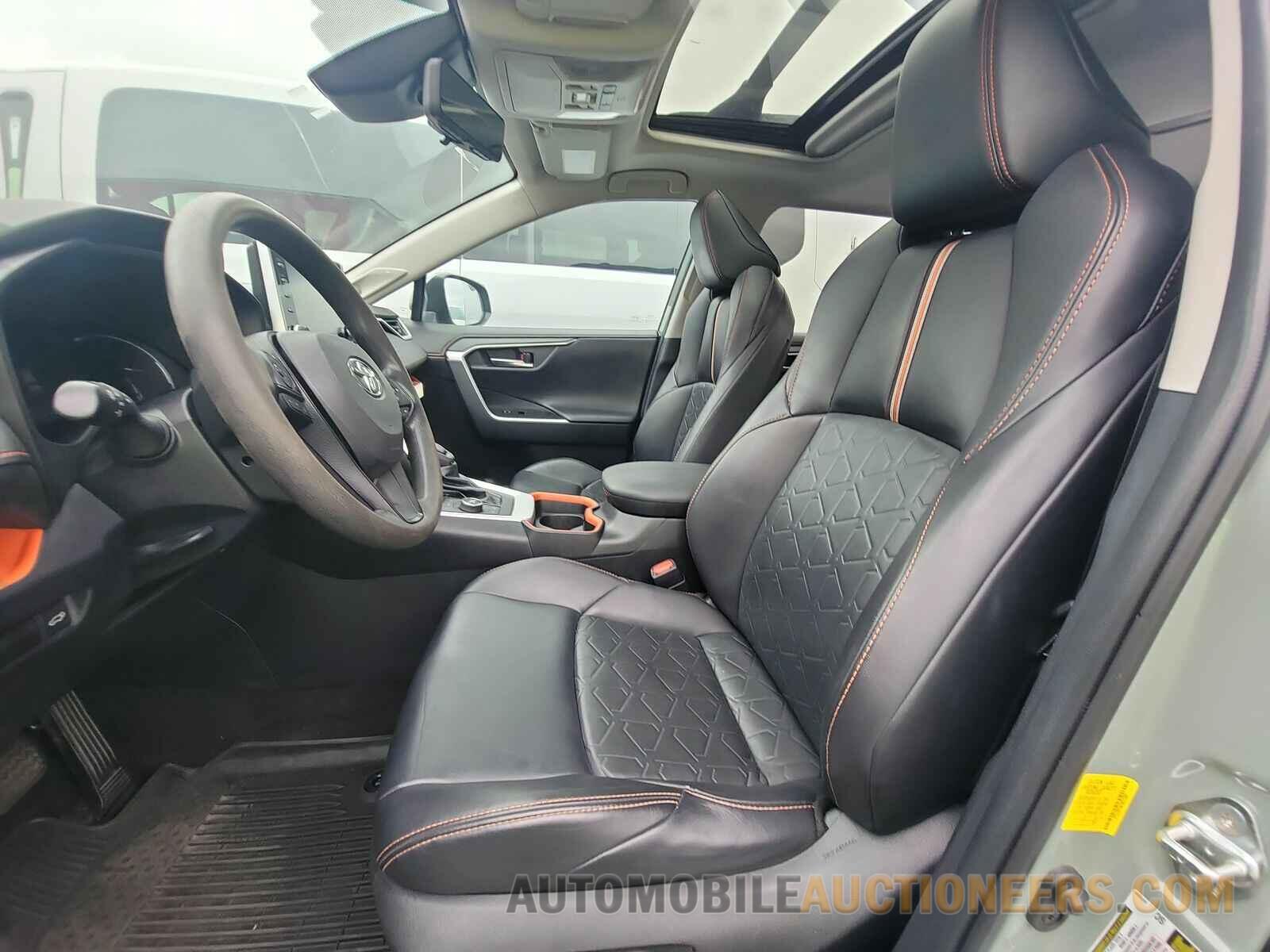 2T3J1RFV4KW027306 Toyota RAV4 2019