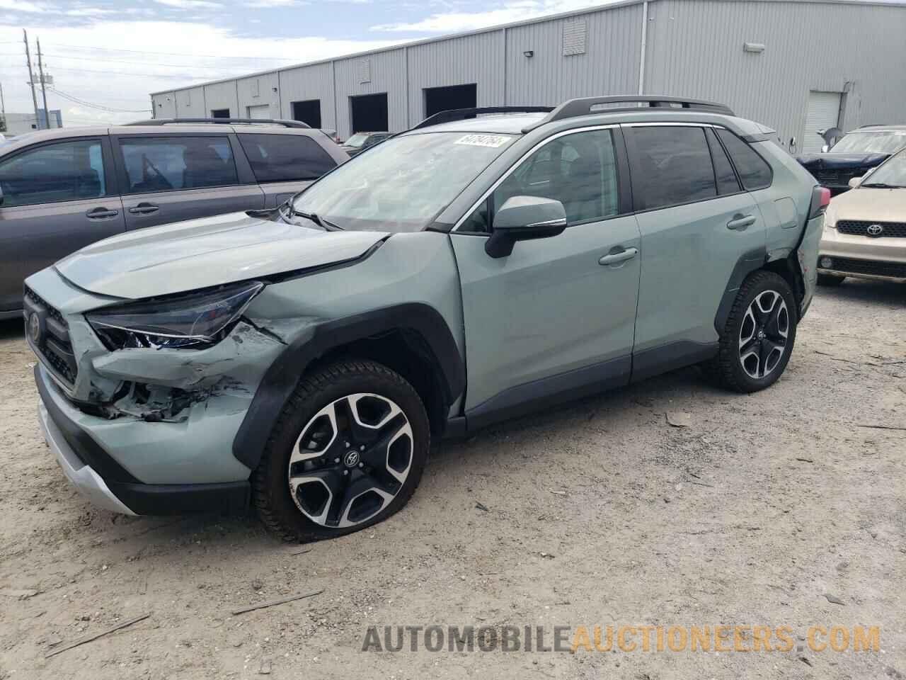 2T3J1RFV5KC002299 TOYOTA RAV4 2019