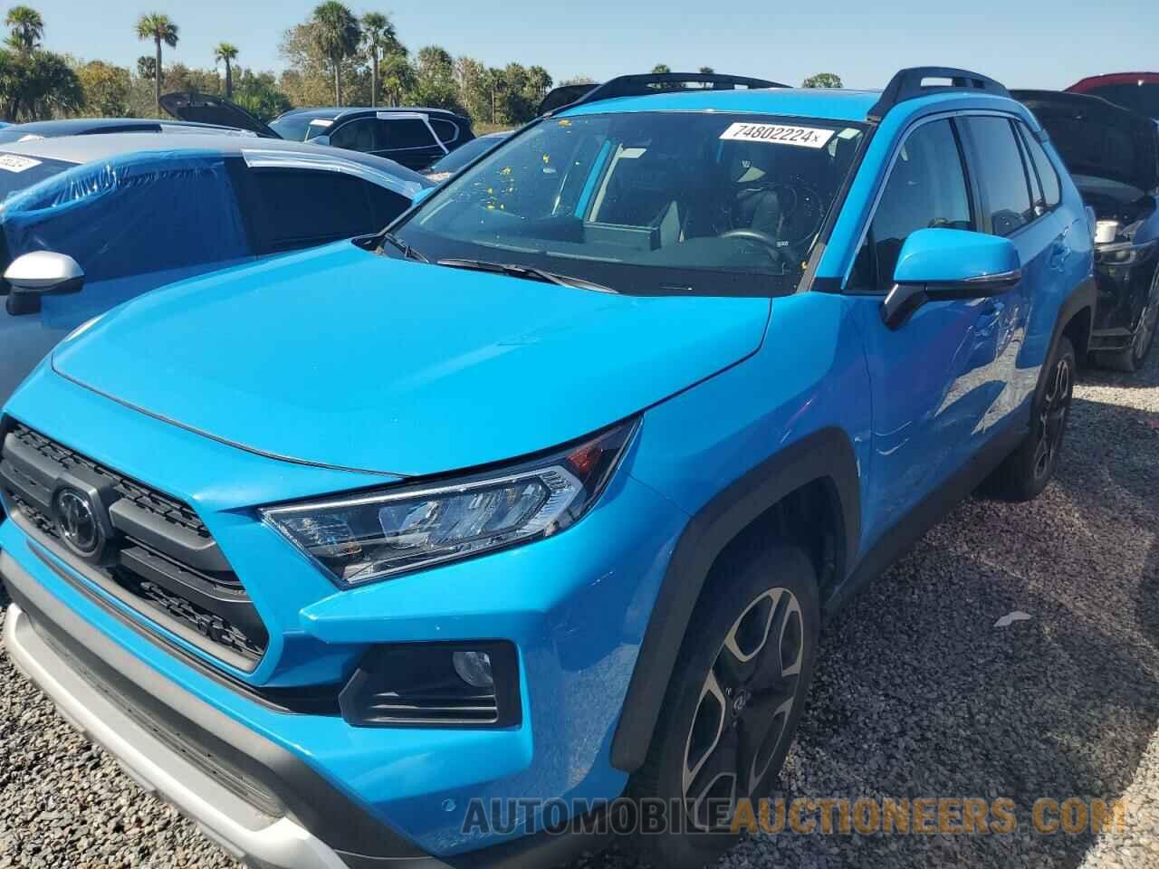 2T3J1RFV5KW005864 TOYOTA RAV4 2019