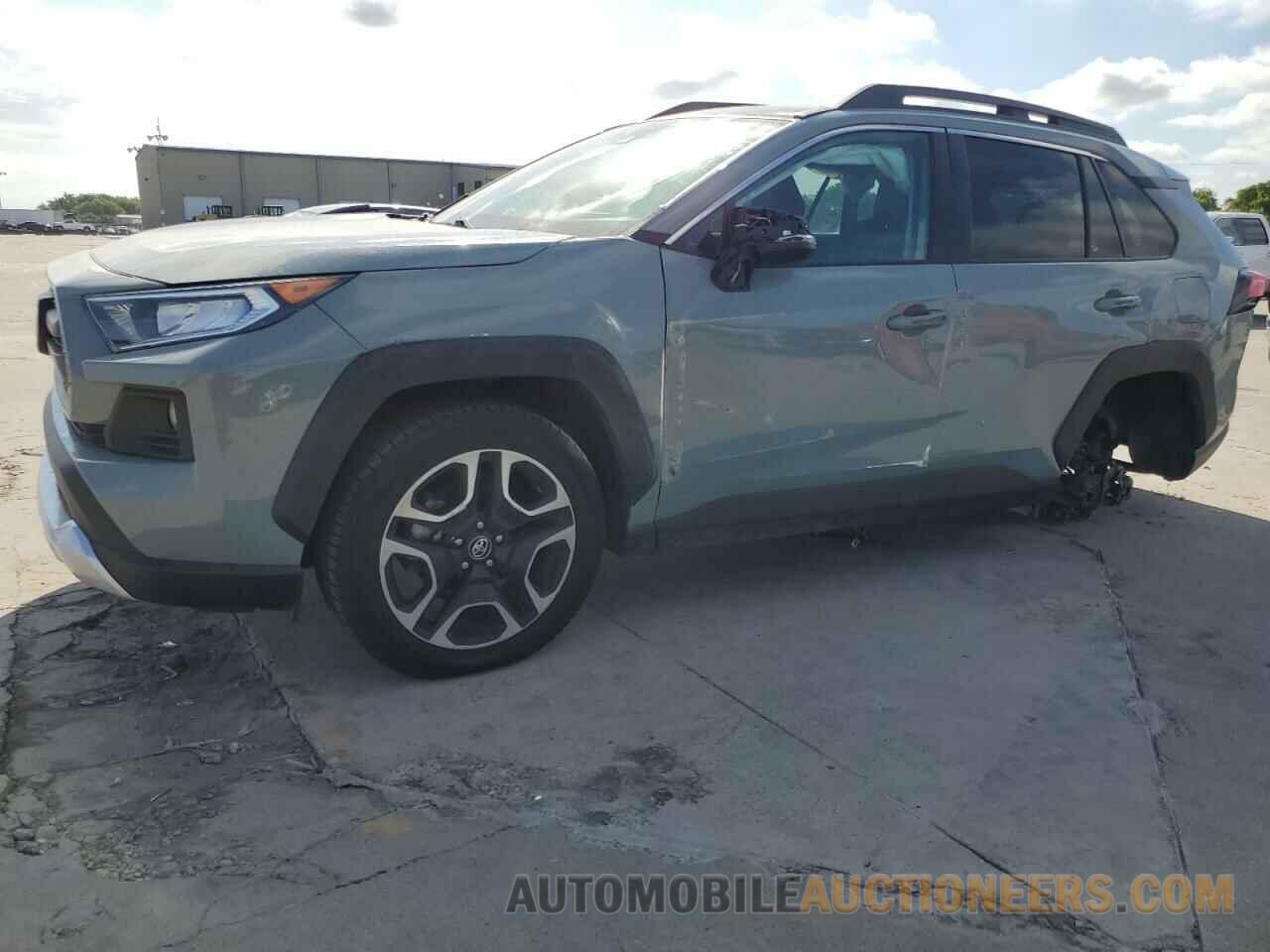 2T3J1RFV5MW161812 TOYOTA RAV4 2021