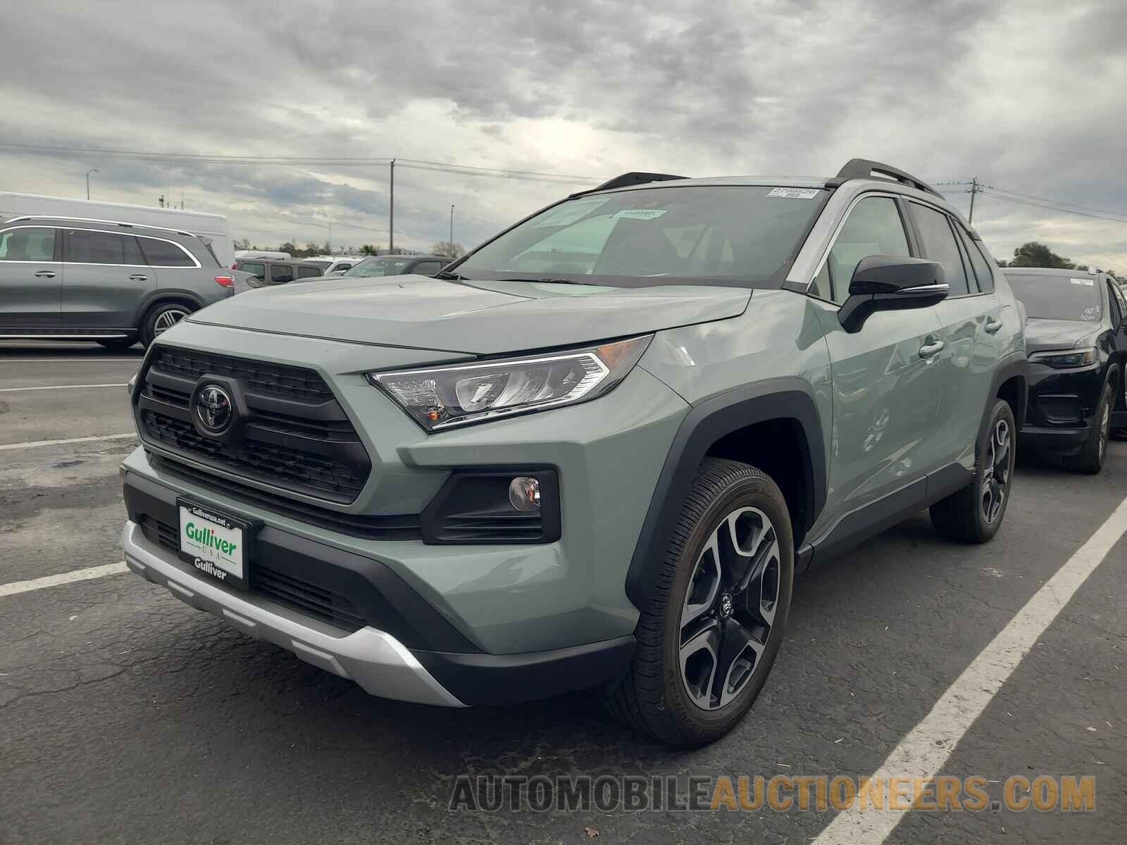 2T3J1RFV7KC017600 Toyota RAV4 2019