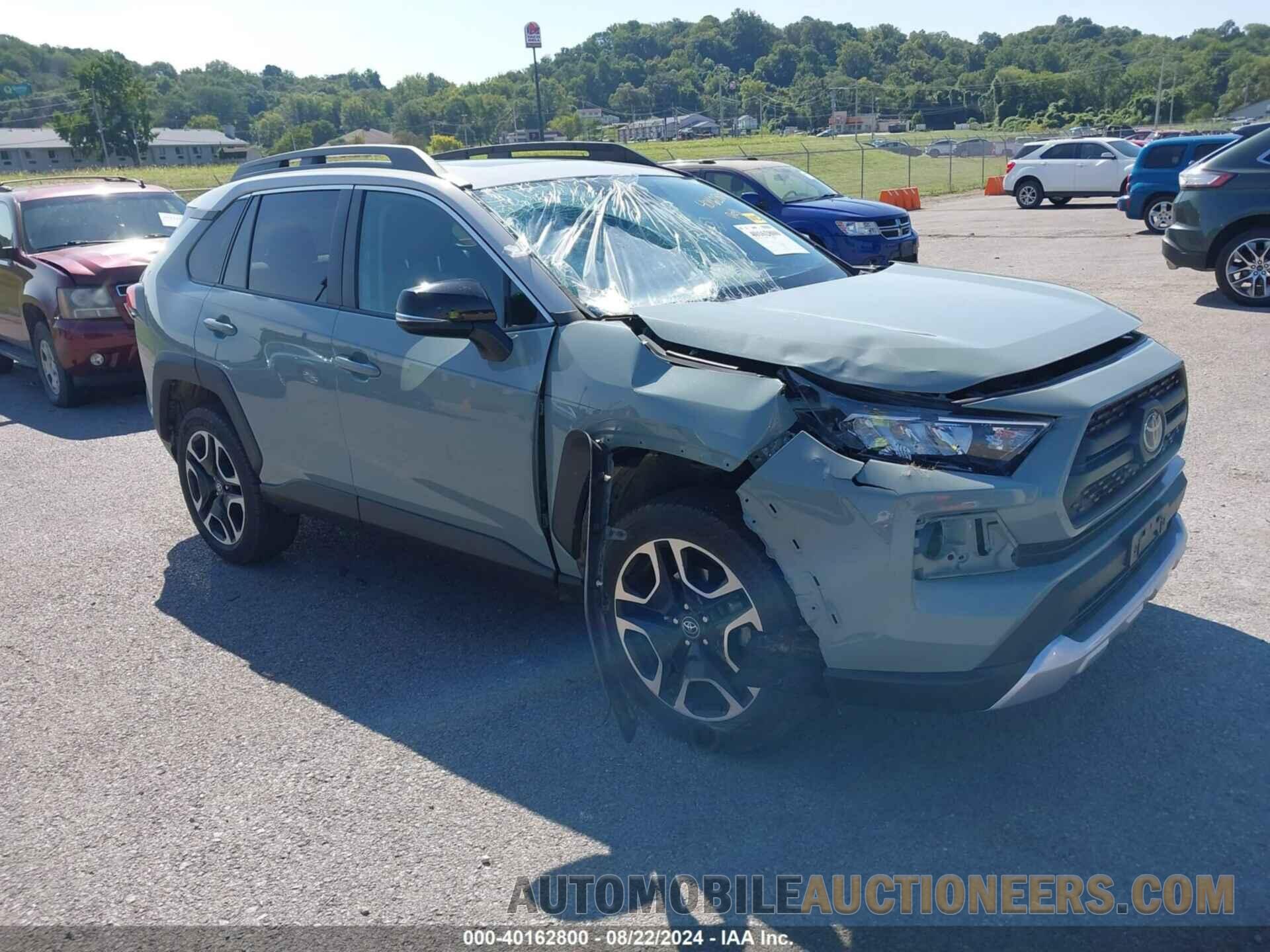 2T3J1RFV8KC007142 TOYOTA RAV4 2019