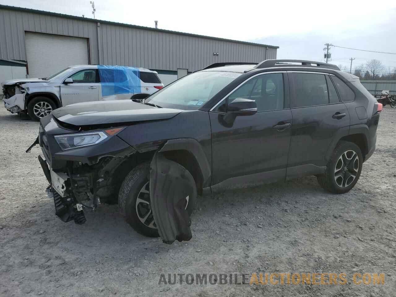 2T3J1RFV8KC050783 TOYOTA RAV4 2019