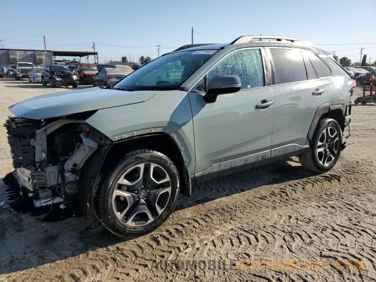 2T3J1RFVXKC027876 TOYOTA RAV4 2019