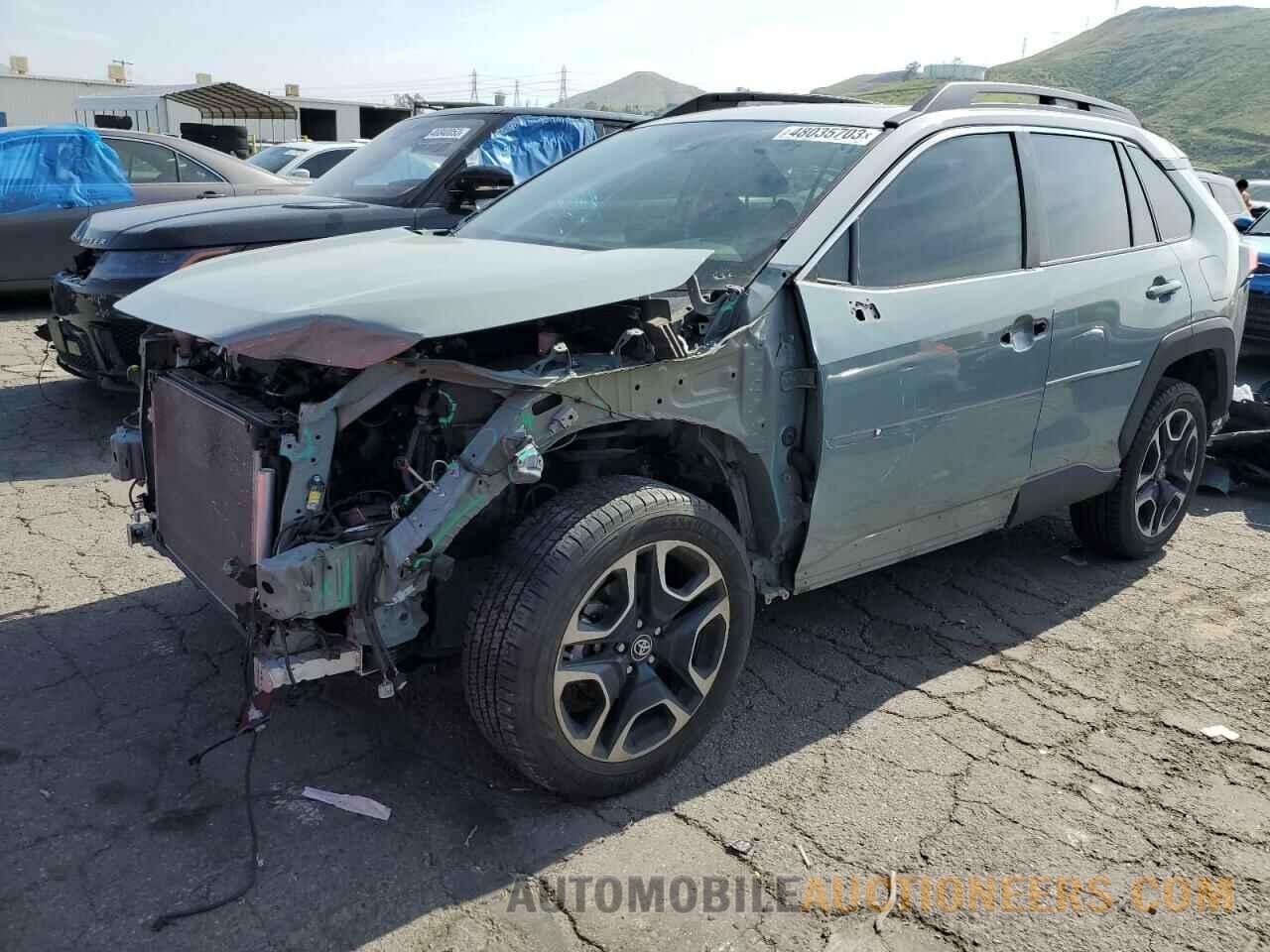 2T3J1RFVXKW017864 TOYOTA RAV4 2019