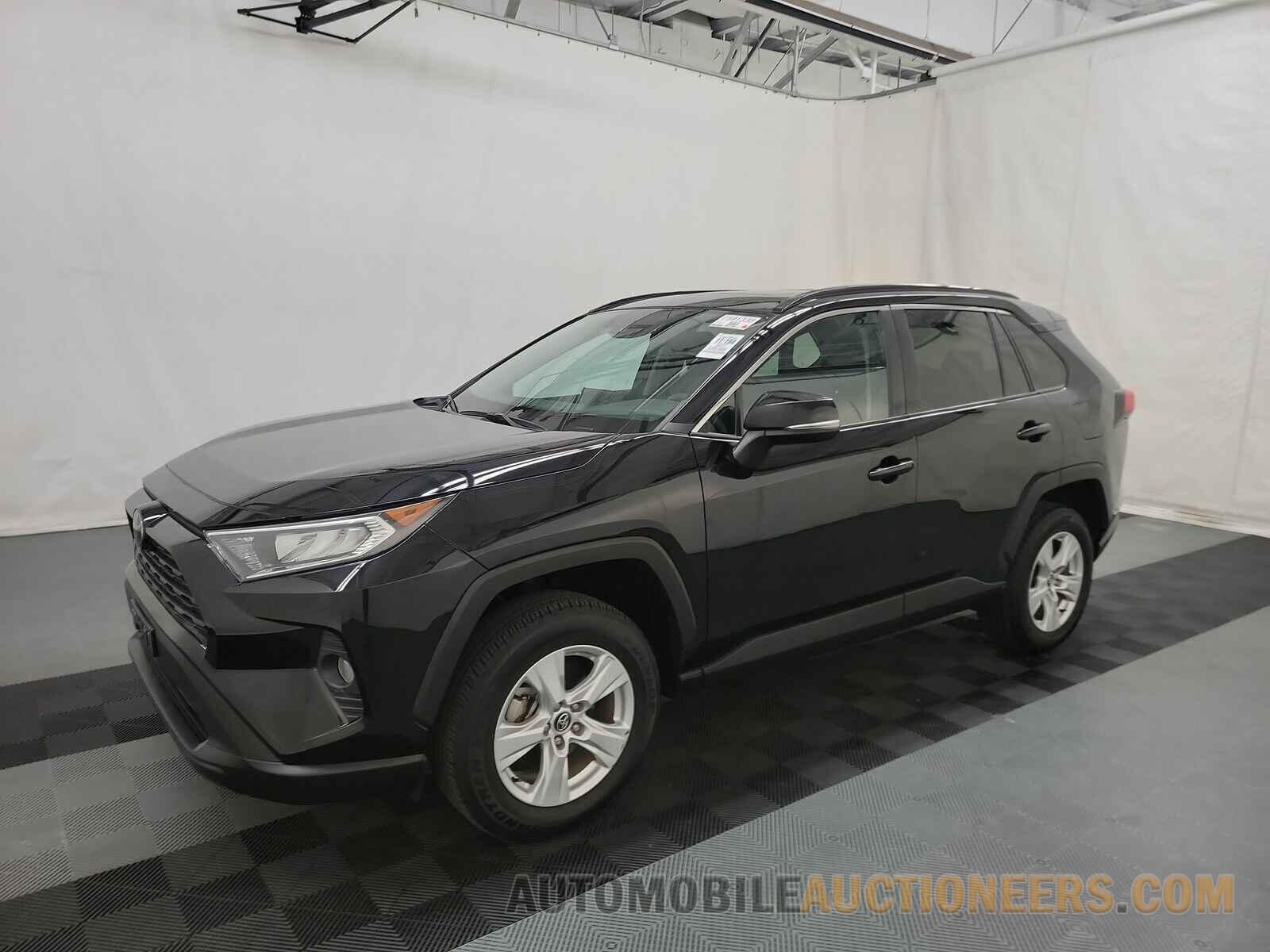 2T3P1RFVXMW163825 Toyota RAV4 2021