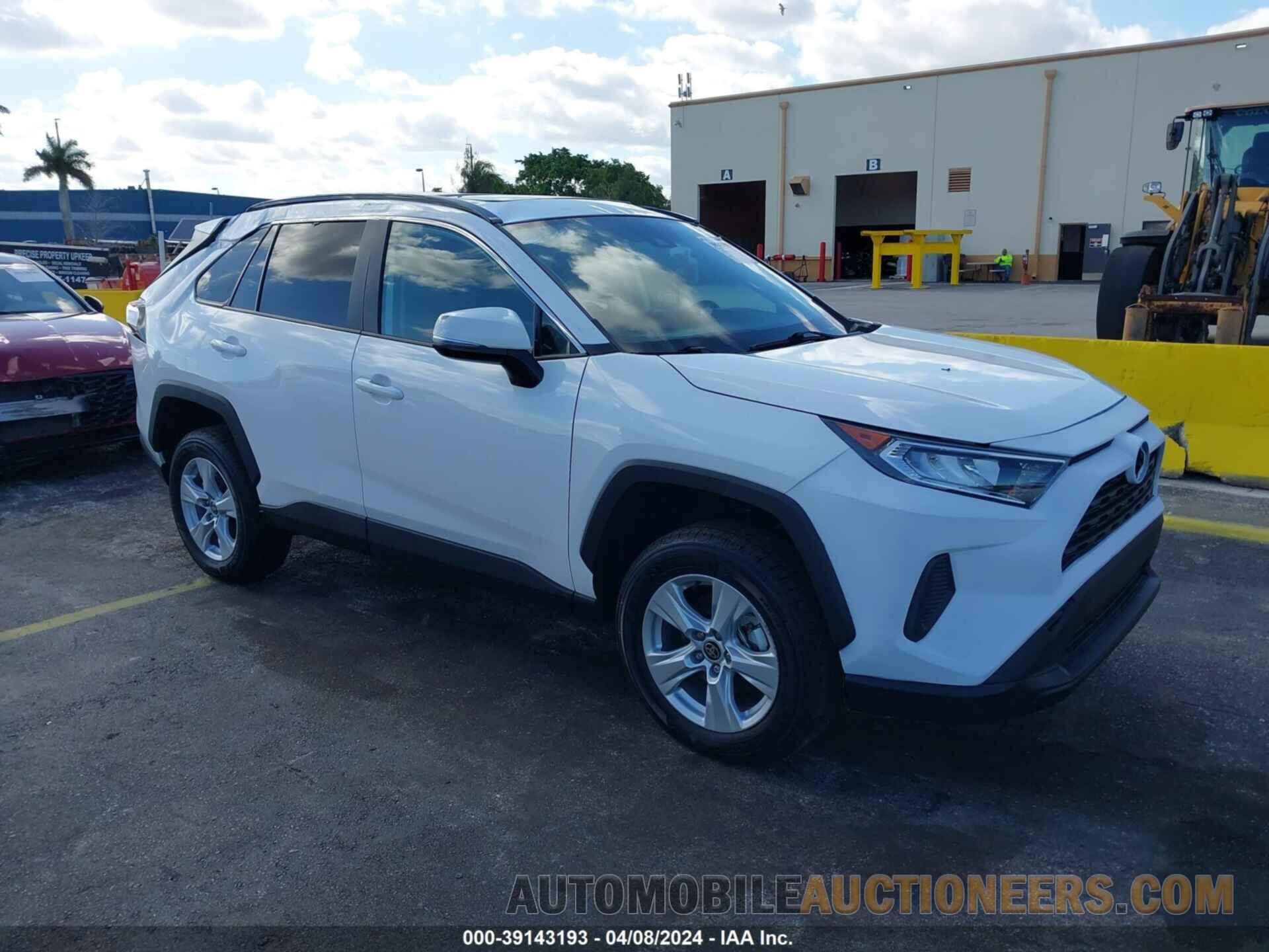 2T3P1RFVXMW202820 TOYOTA RAV4 2021