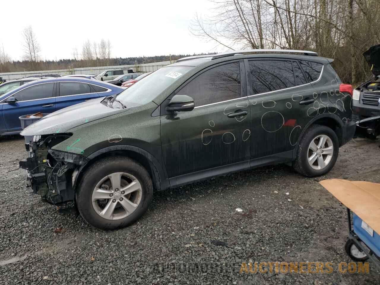 2T3RFREV1DW121765 TOYOTA RAV4 2013