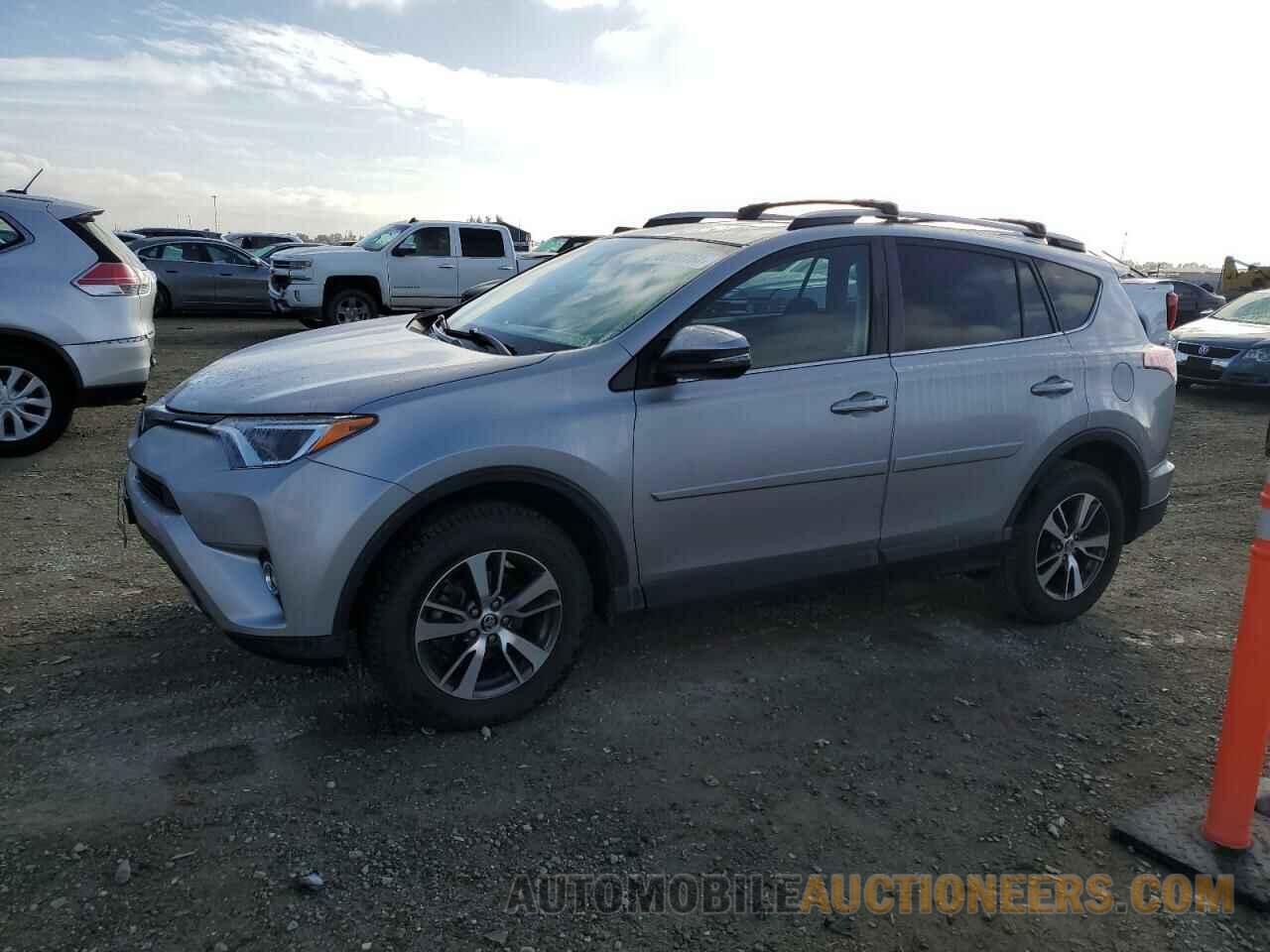 2T3RFREV2HW692865 TOYOTA RAV4 2017