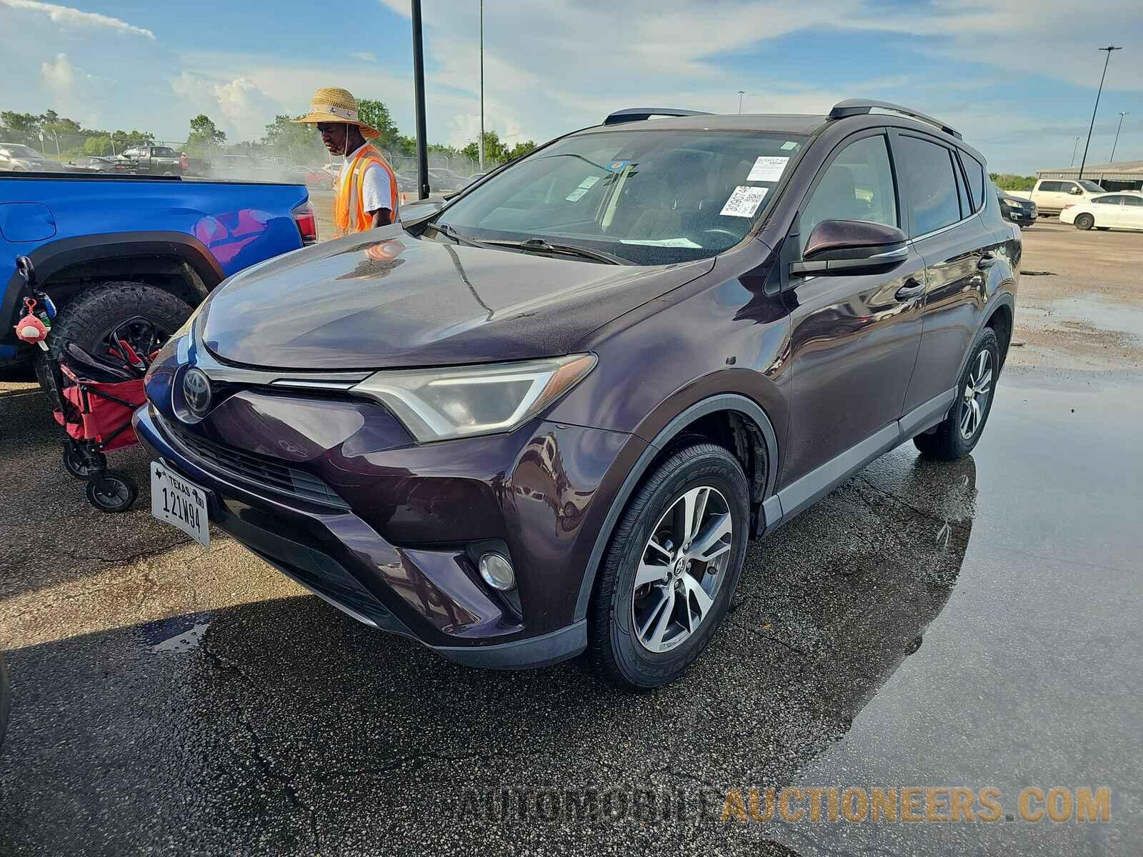 2T3RFREV2JW718516 Toyota RAV4 2018