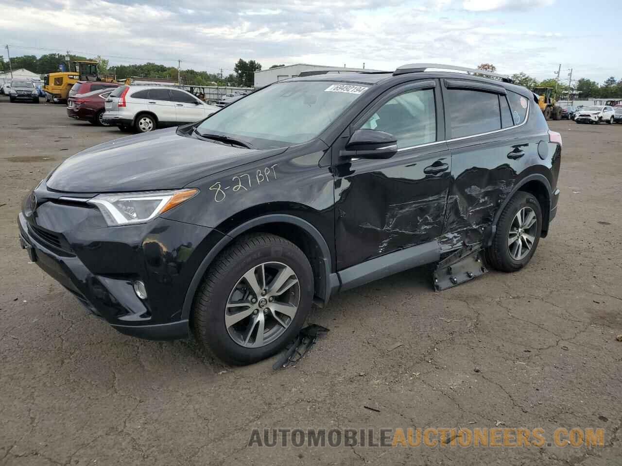 2T3RFREV2JW852104 TOYOTA RAV4 2018