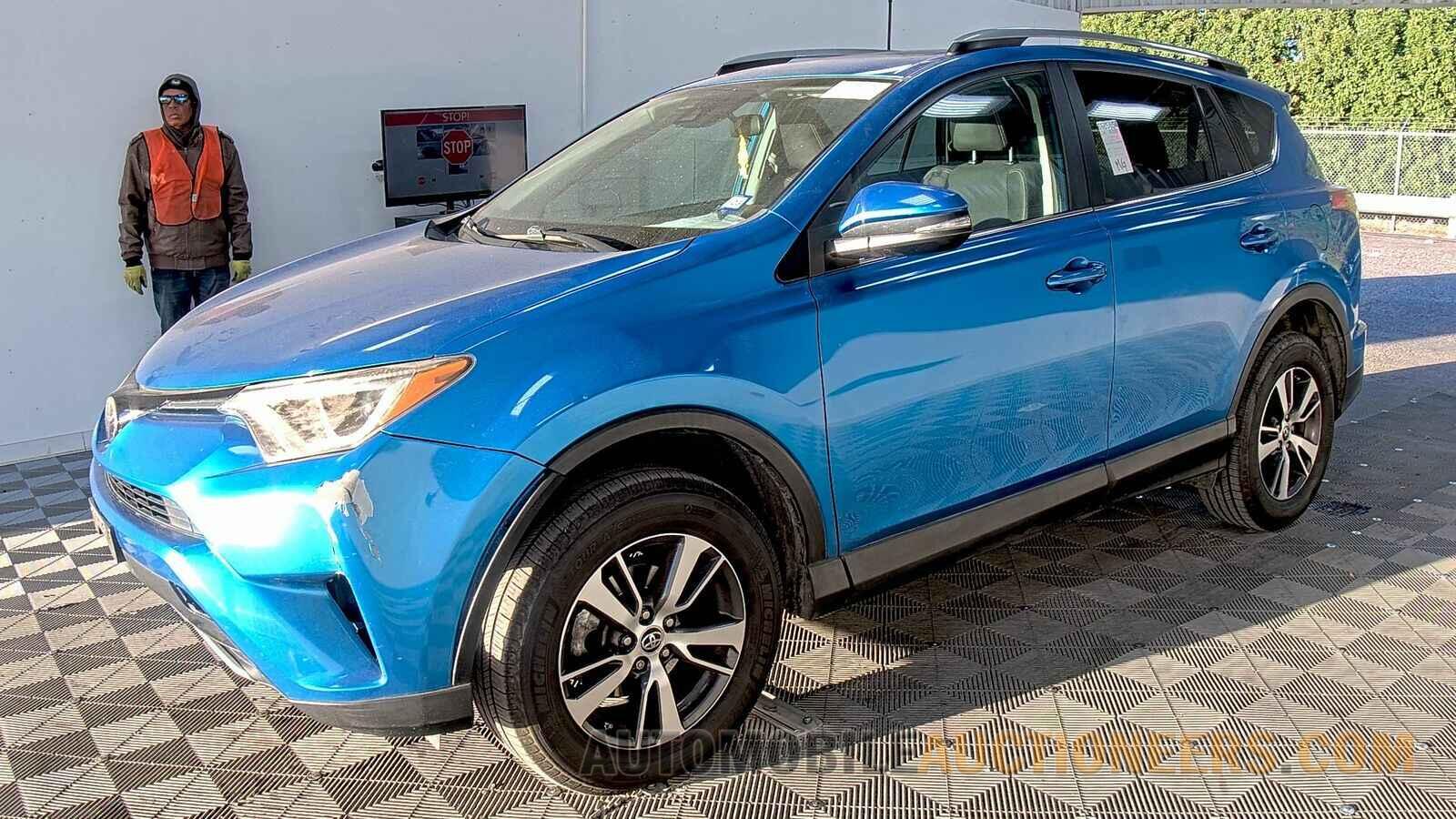 2T3RFREV3HW608181 Toyota RAV4 2017