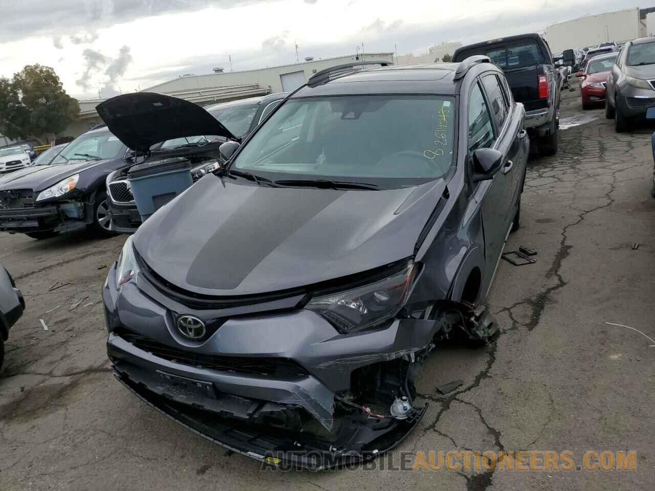 2T3RFREV3JW716077 TOYOTA RAV4 2018