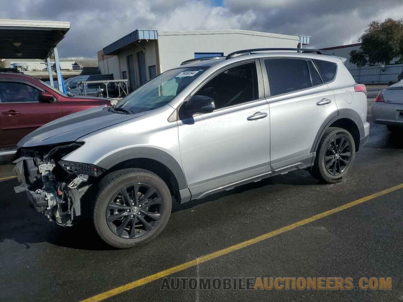 2T3RFREV3JW768471 TOYOTA RAV4 2018