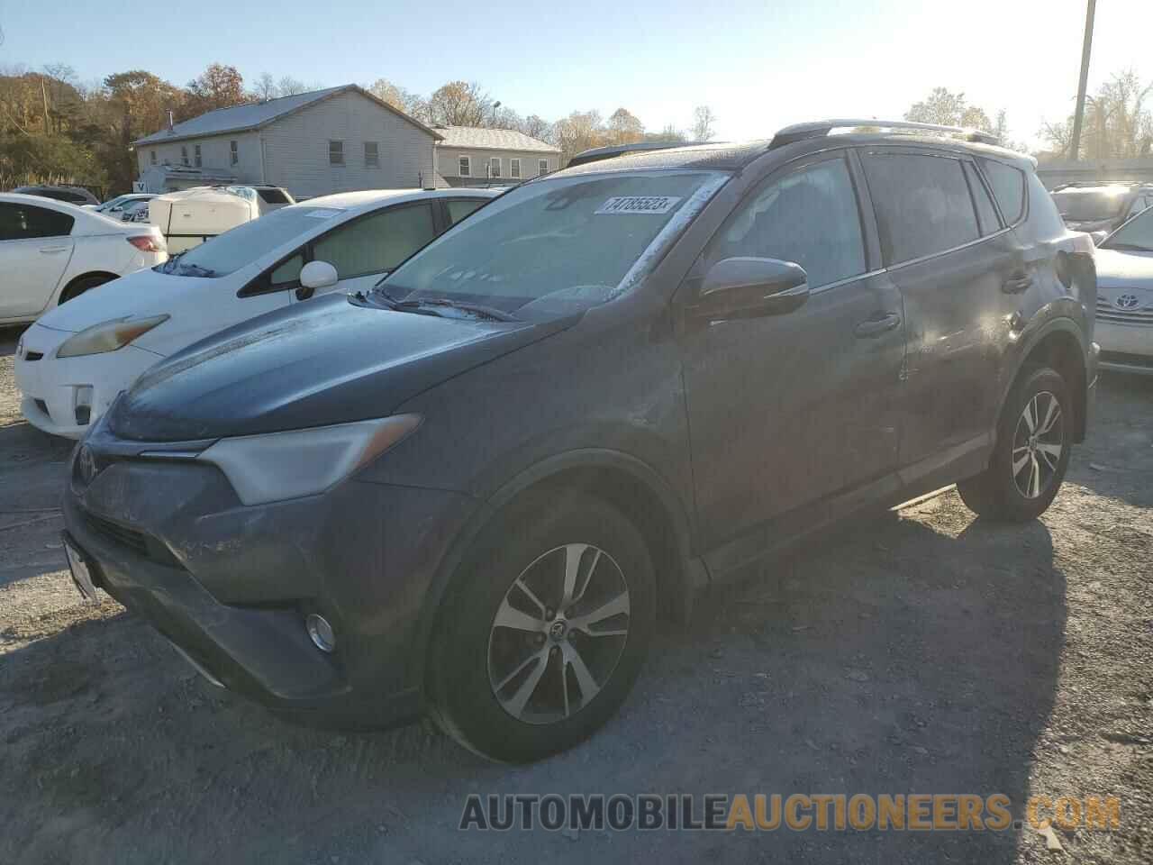 2T3RFREV4HW572338 TOYOTA RAV4 2017