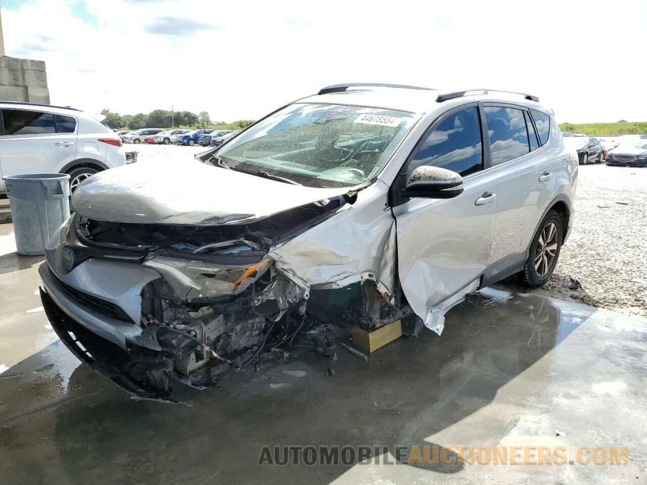 2T3RFREV6HW585768 TOYOTA RAV4 2017