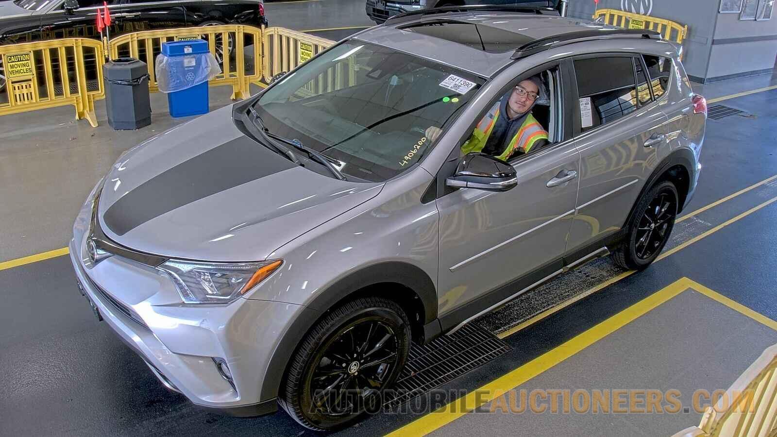 2T3RFREV7JW738020 Toyota RAV4 2018