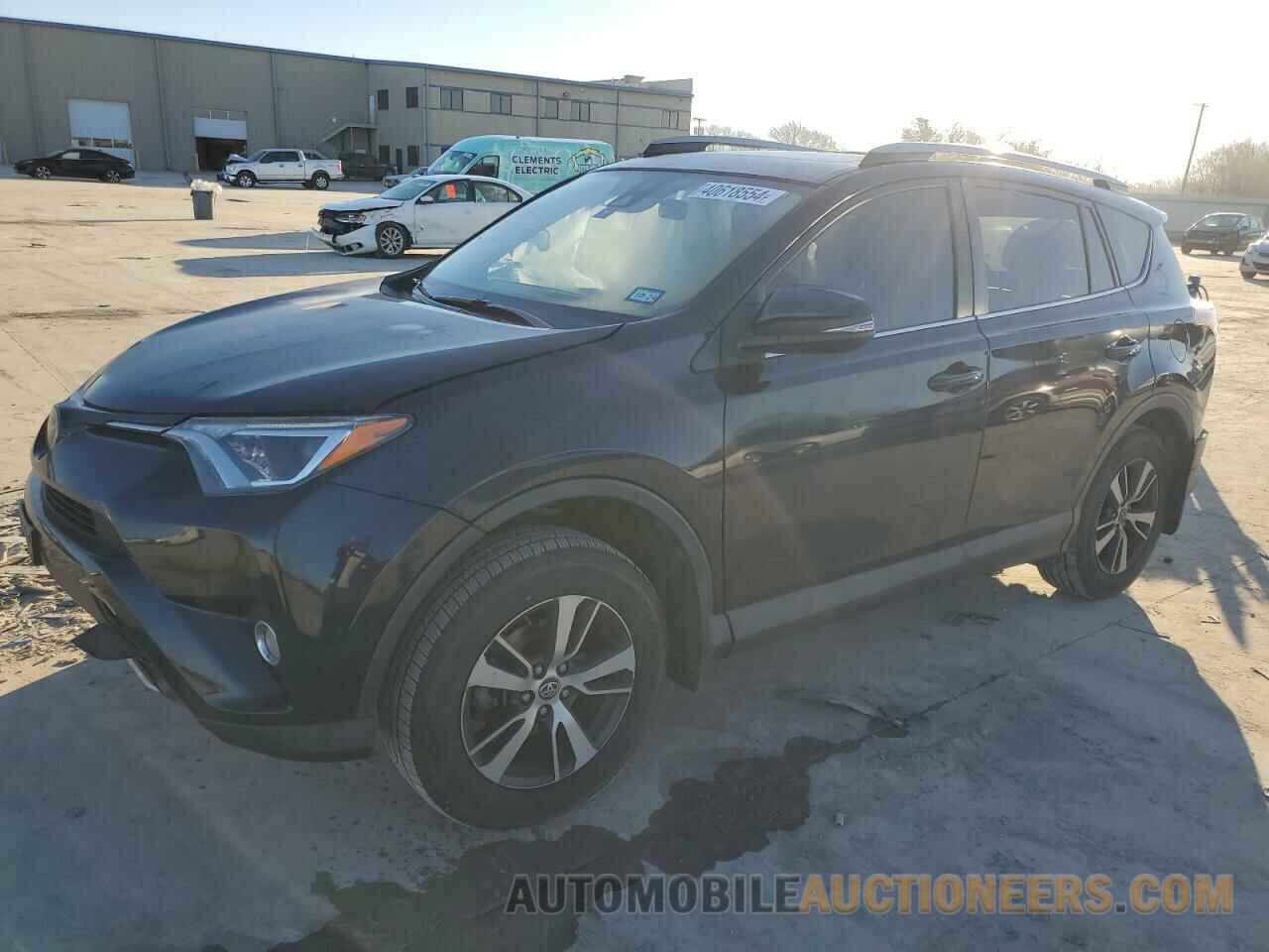 2T3RFREV7JW810947 TOYOTA RAV4 2018