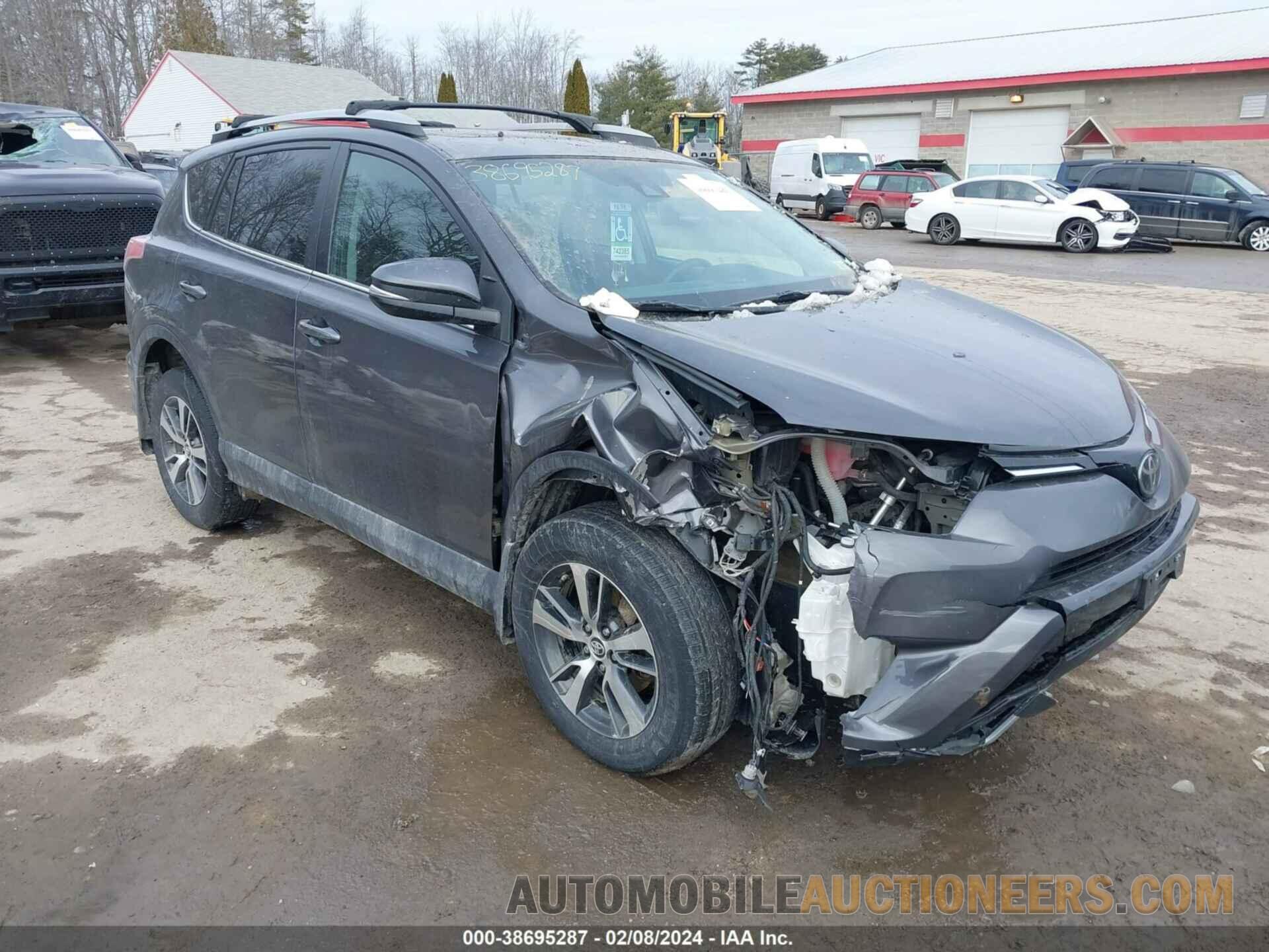 2T3RFREV7JW820443 TOYOTA RAV4 2018